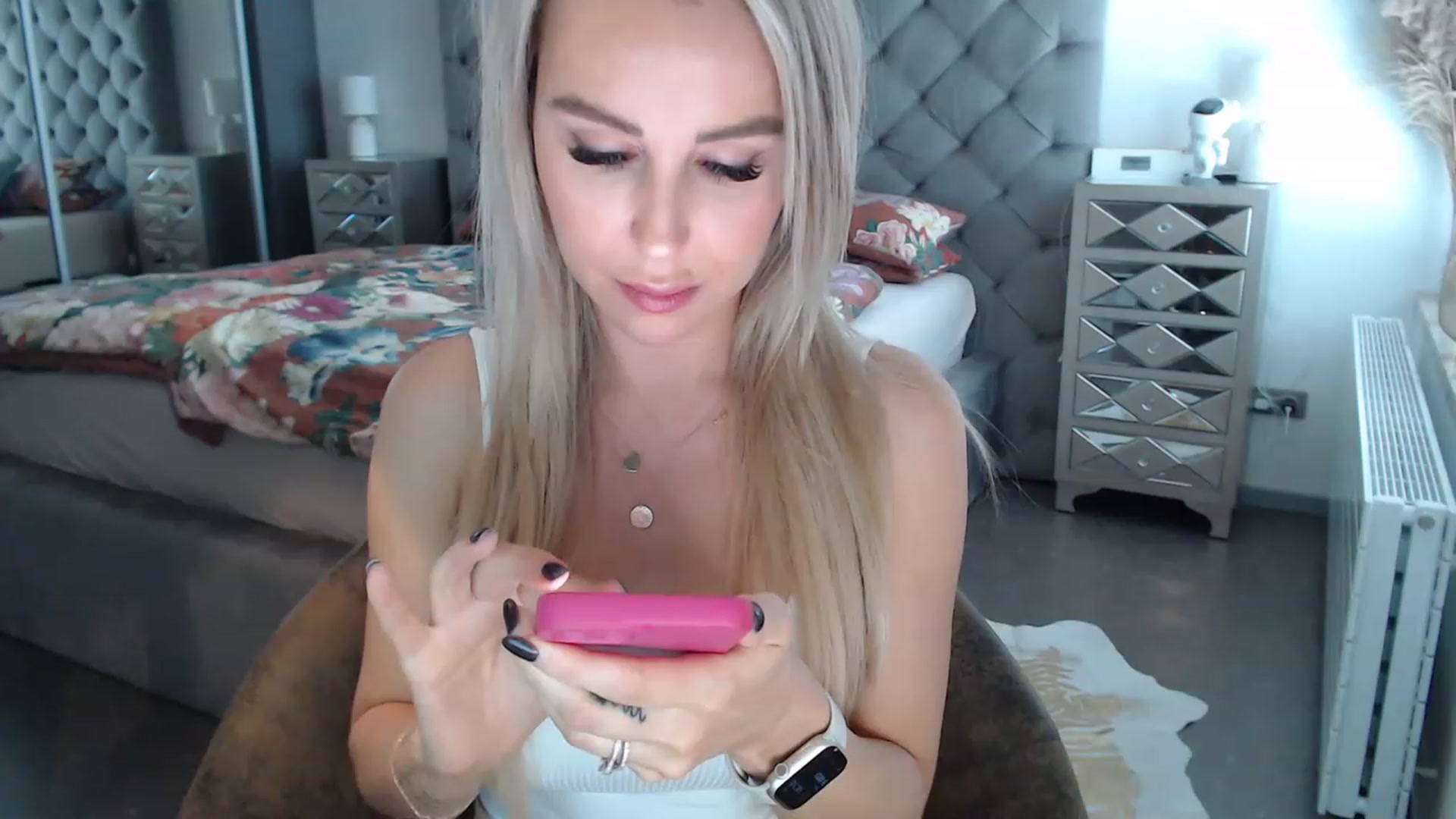 Gallery image thumbnail from CocoMia's myfreecams stream on, 04/19/2023, 12:35 image 12 of 20