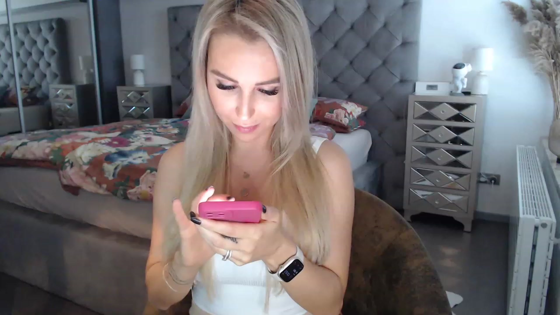 Gallery image thumbnail from CocoMia's myfreecams stream on, 04/19/2023, 12:35 image 2 of 20