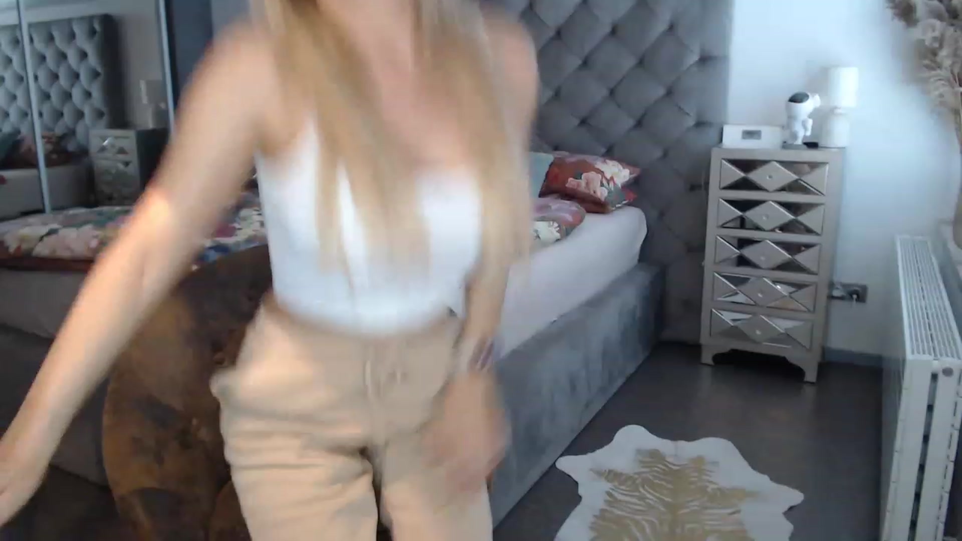 Gallery image thumbnail from CocoMia's myfreecams stream on, 04/19/2023, 12:35 image 19 of 20