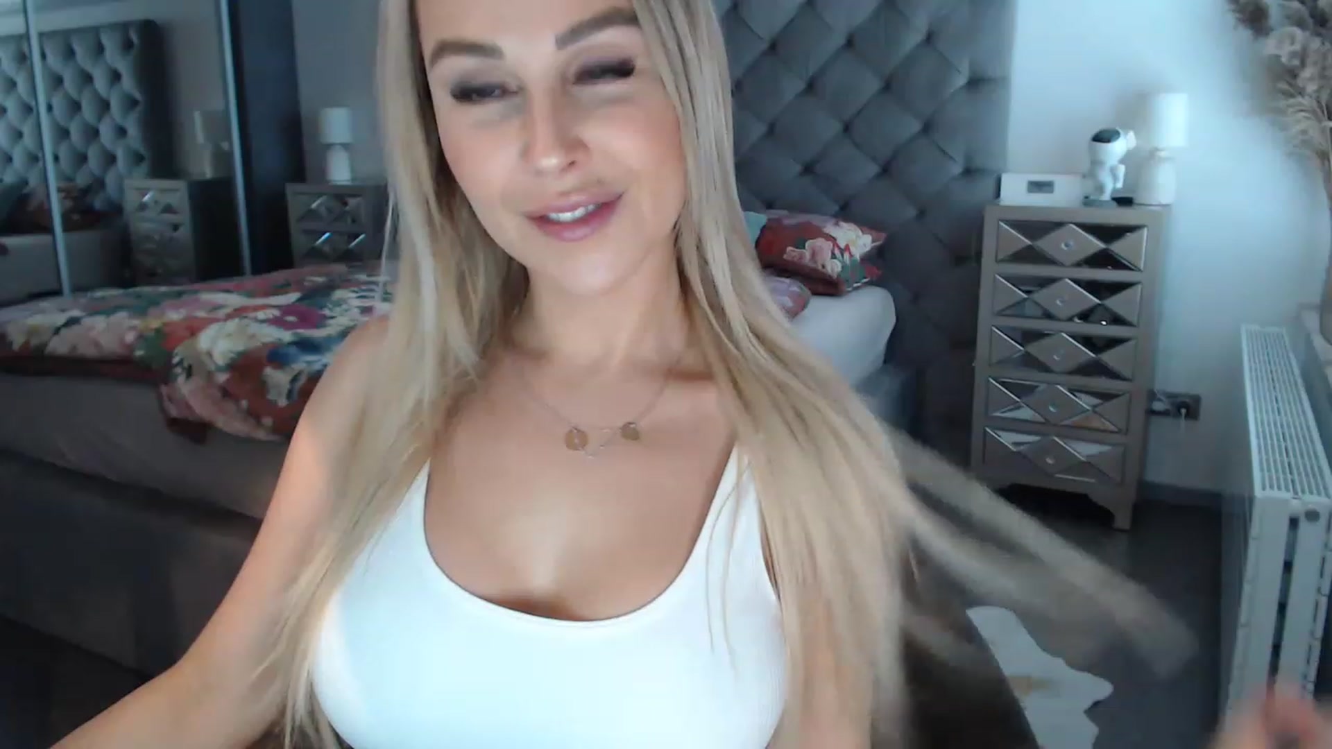 Gallery image thumbnail from CocoMia's myfreecams stream on, 04/19/2023, 12:35 image 15 of 20
