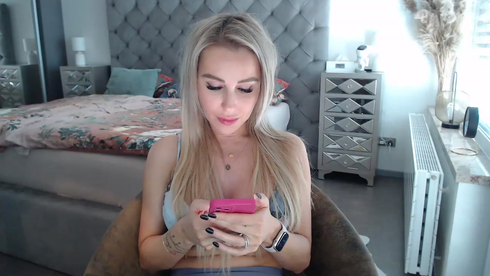 Gallery image thumbnail from CocoMia's myfreecams stream on, 04/20/2023, 12:13 image 1 of 20