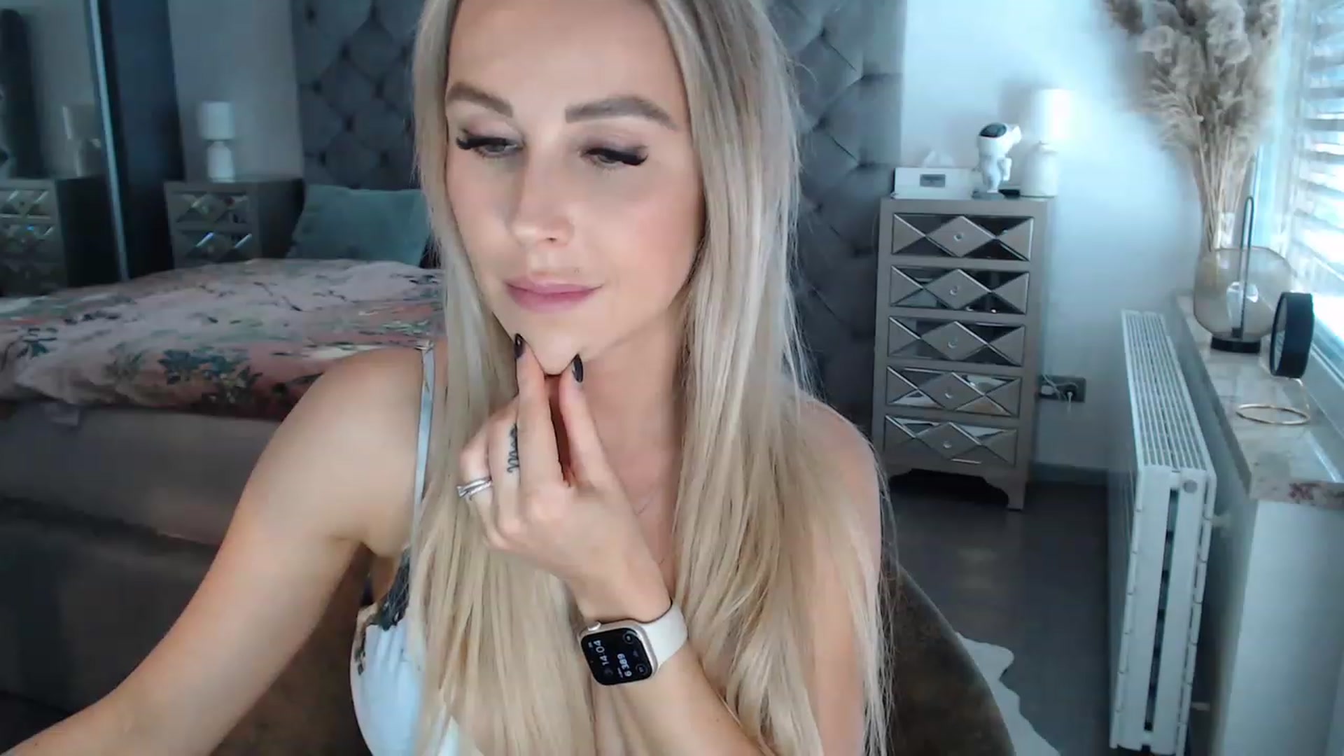 Gallery image thumbnail from CocoMia's myfreecams stream on, 04/20/2023, 12:13 image 9 of 20