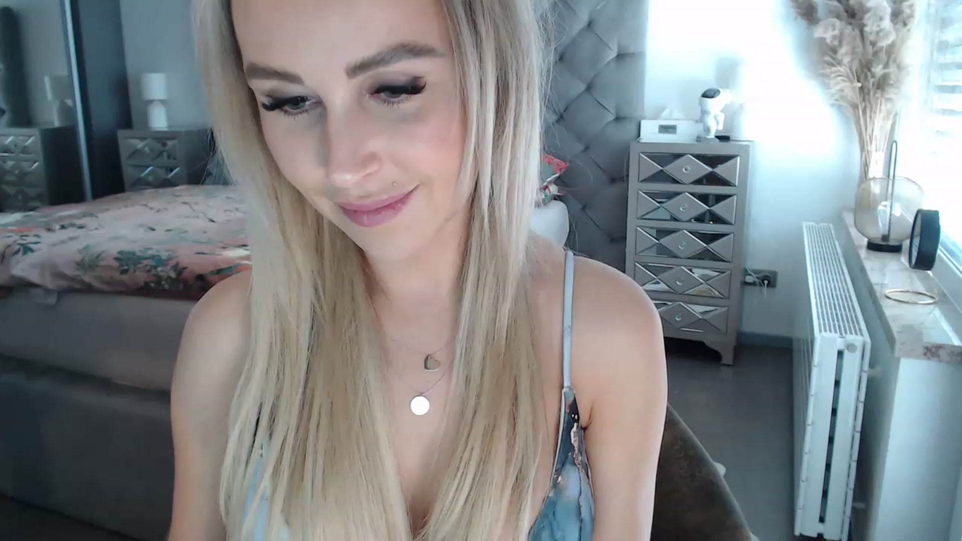 Gallery image thumbnail from CocoMia's myfreecams stream on, 04/20/2023, 12:13 image 15 of 20