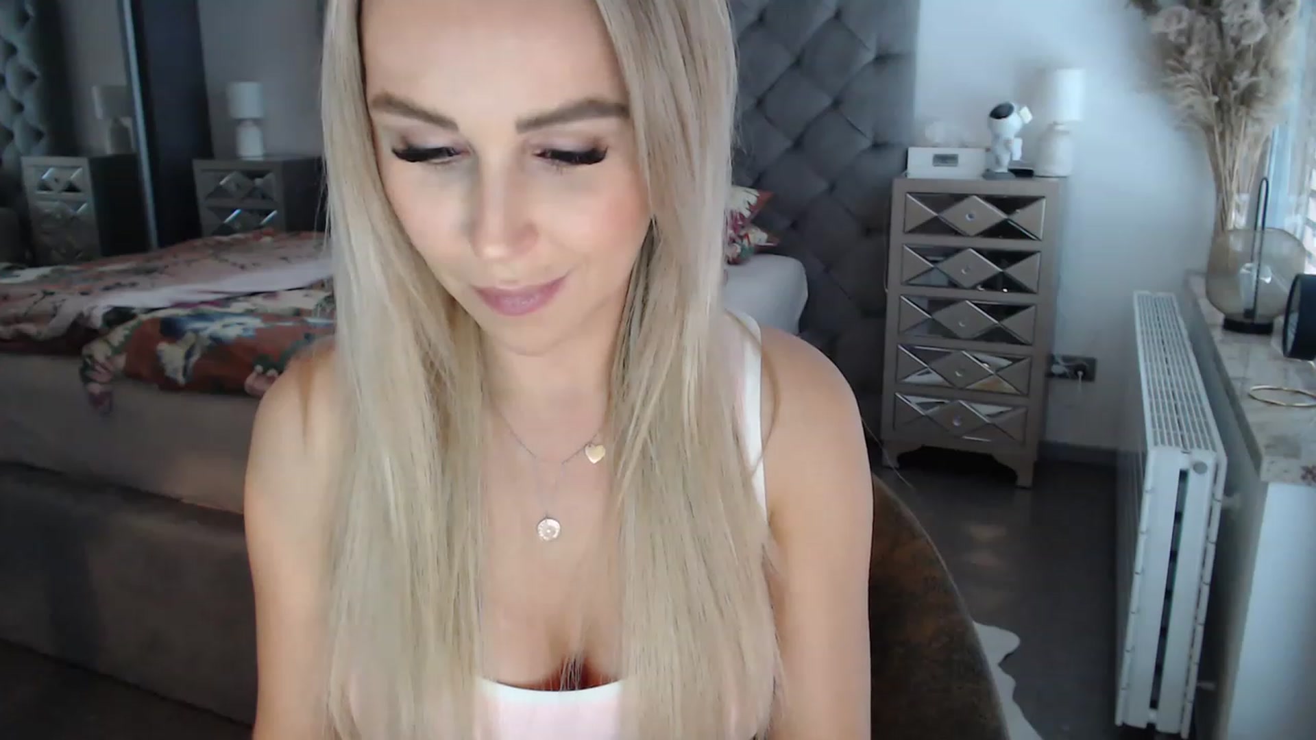 Gallery image thumbnail from CocoMia's myfreecams stream on, 04/21/2023, 12:30 image 3 of 20