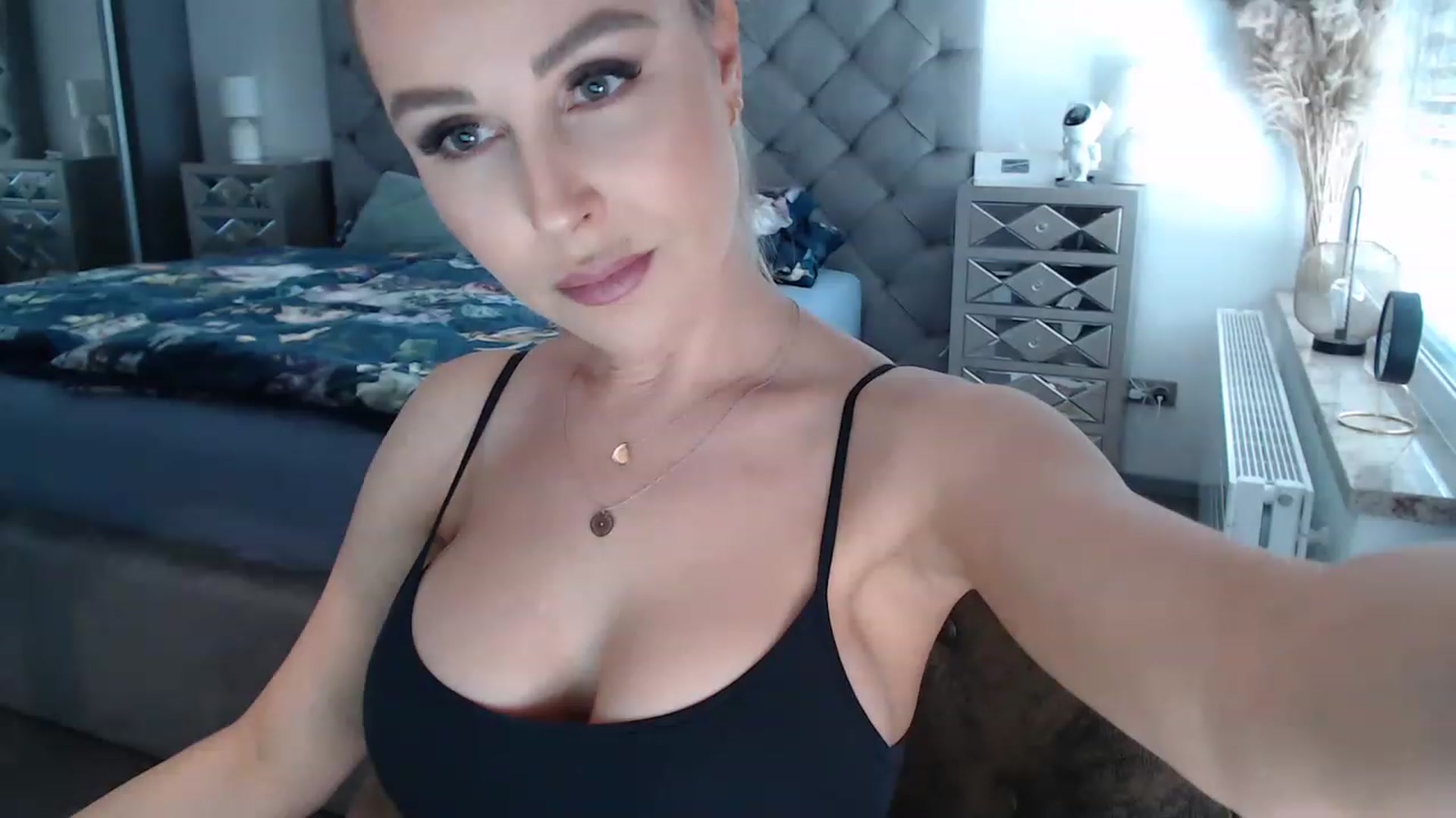 Gallery image thumbnail from CocoMia's myfreecams stream on, 05/04/2023, 11:54 image 3 of 20