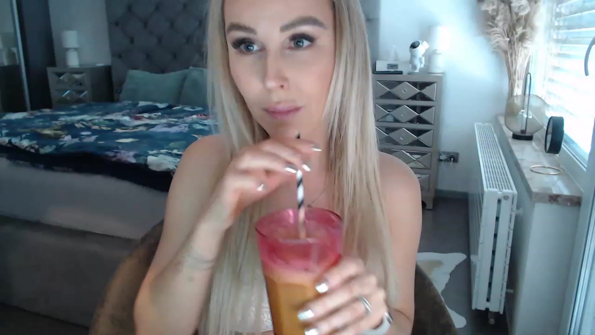Gallery image thumbnail from CocoMia's myfreecams stream on, 05/10/2023, 11:37 image 6 of 20