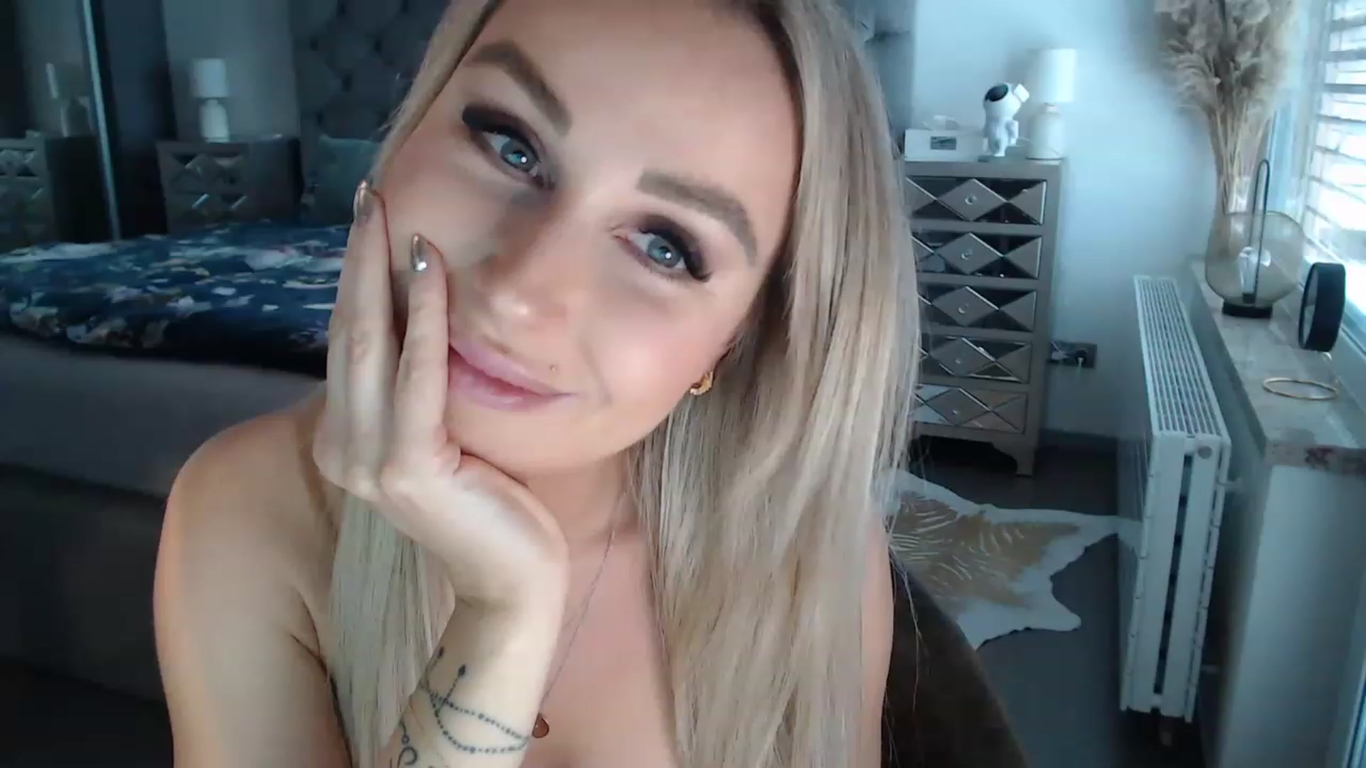 Gallery image thumbnail from CocoMia's myfreecams stream on, 05/11/2023, 12:38 image 18 of 20