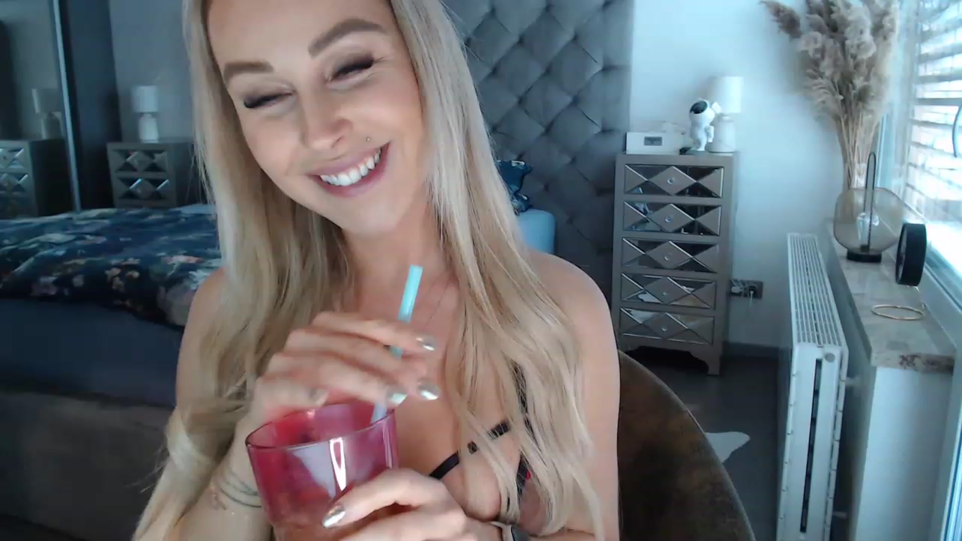Gallery image thumbnail from CocoMia's myfreecams stream on, 05/15/2023, 12:43 image 4 of 20