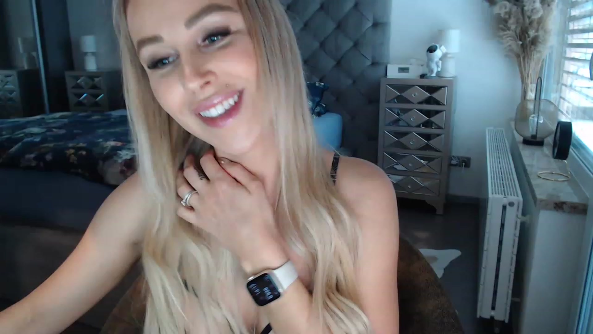 Gallery image thumbnail from CocoMia's myfreecams stream on, 05/15/2023, 12:43 image 12 of 20
