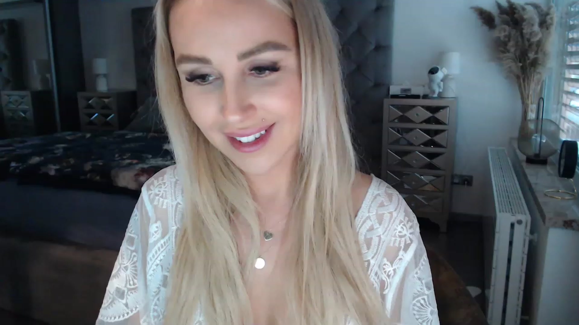 Gallery image thumbnail from CocoMia's myfreecams stream on, 05/17/2023, 12:26 image 8 of 20