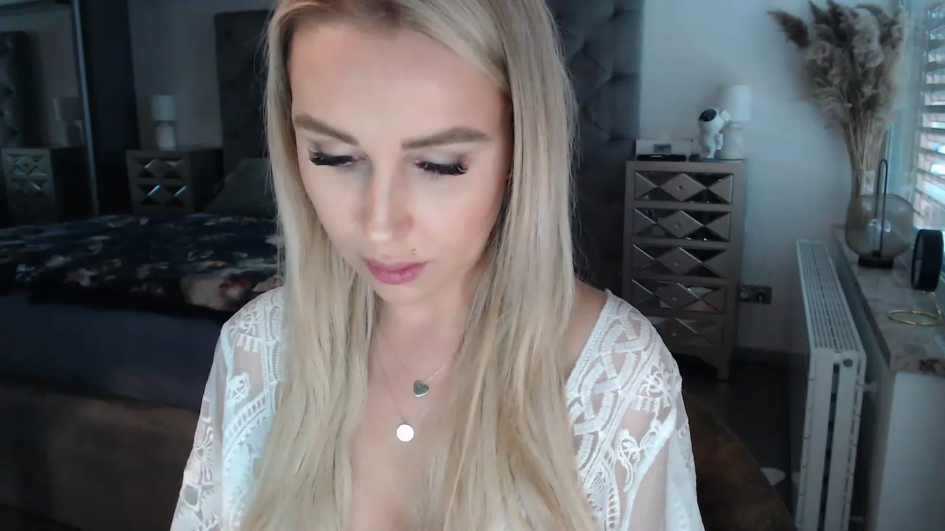 Gallery image thumbnail from CocoMia's myfreecams stream on, 05/17/2023, 12:26 image 12 of 20