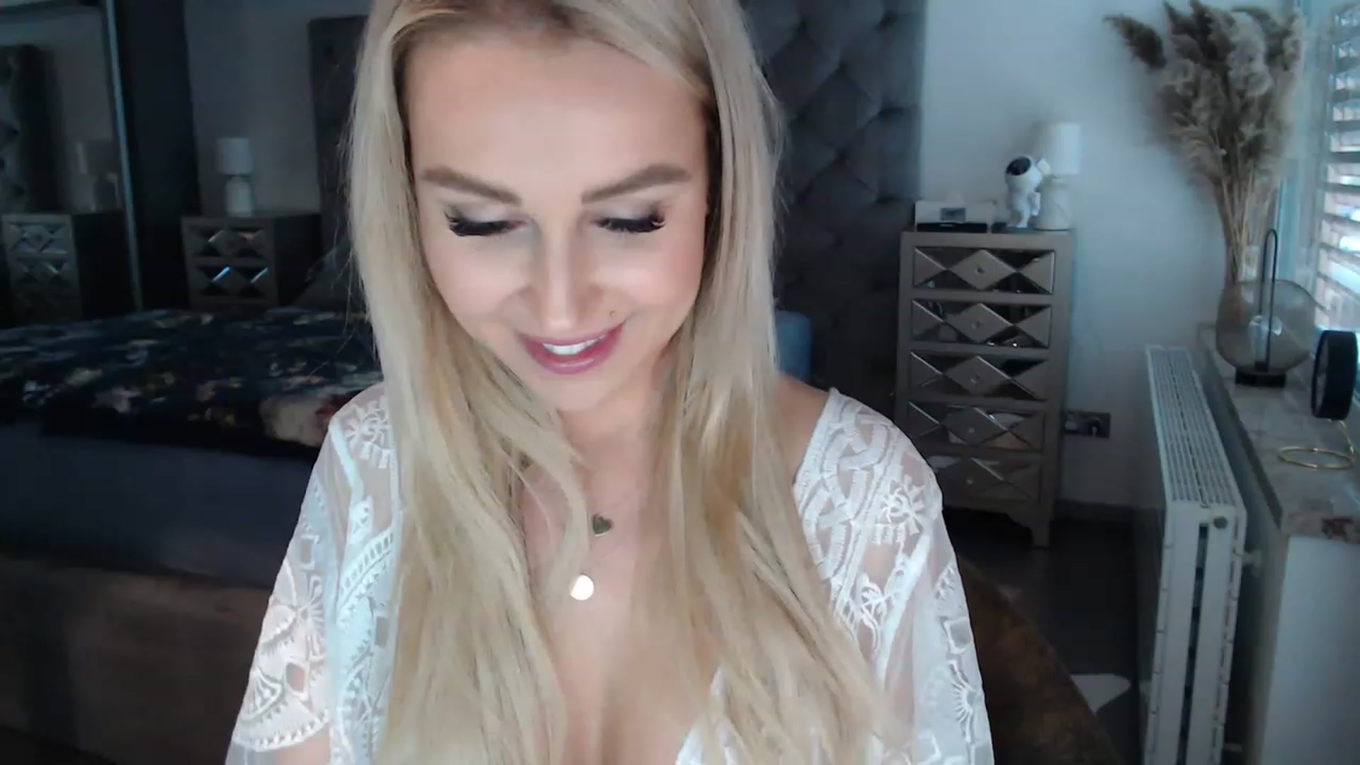Gallery image thumbnail from CocoMia's myfreecams stream on, 05/17/2023, 12:26 image 6 of 20
