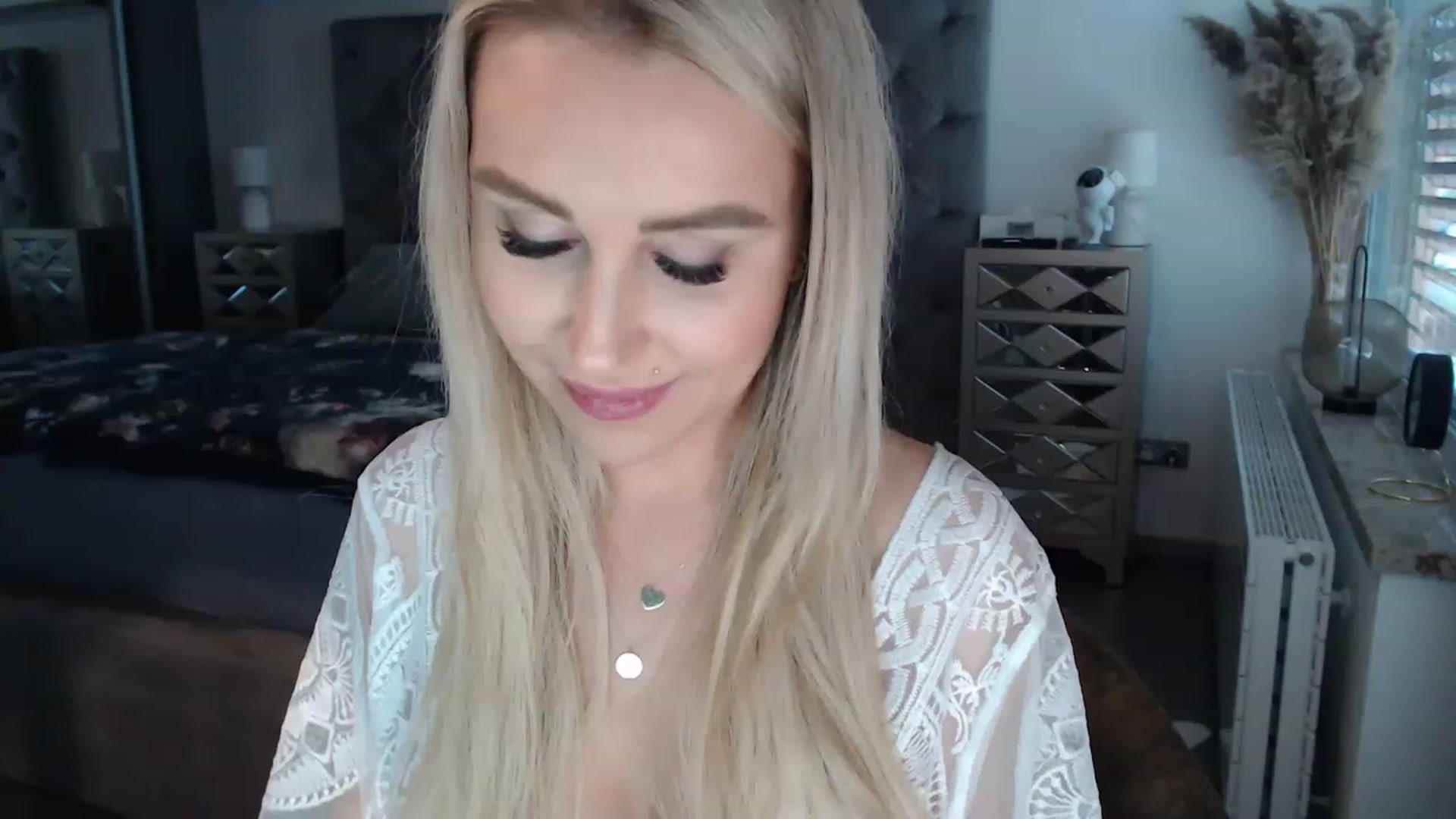 Gallery image thumbnail from CocoMia's myfreecams stream on, 05/17/2023, 12:26 image 11 of 20