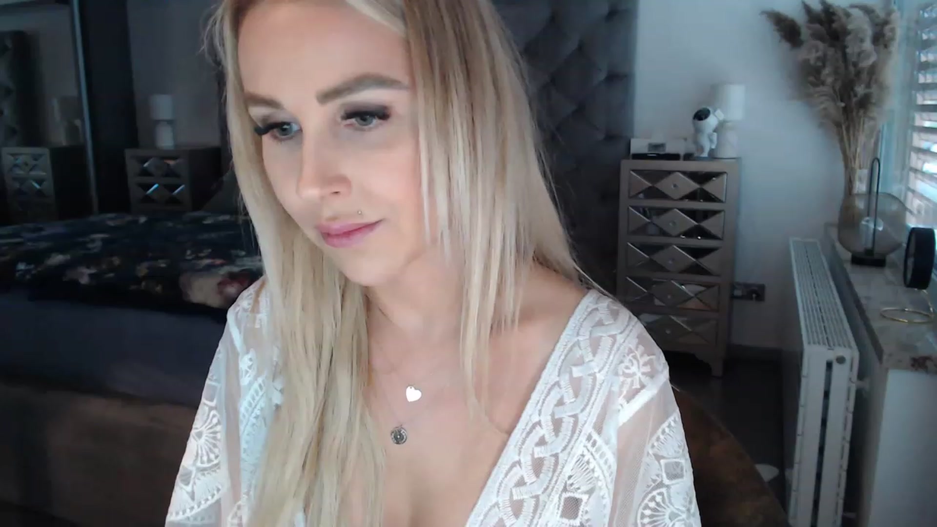 Gallery image thumbnail from CocoMia's myfreecams stream on, 05/17/2023, 12:26 image 20 of 20