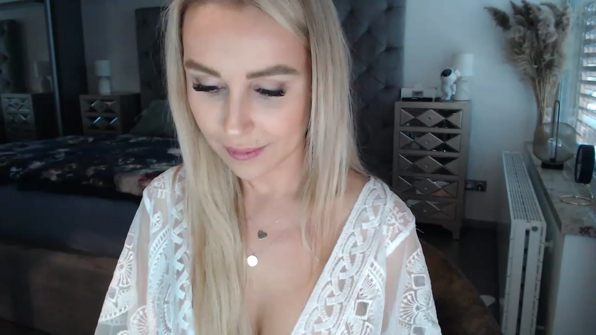Gallery image thumbnail from CocoMia's myfreecams stream on, 05/17/2023, 12:26 image 19 of 20