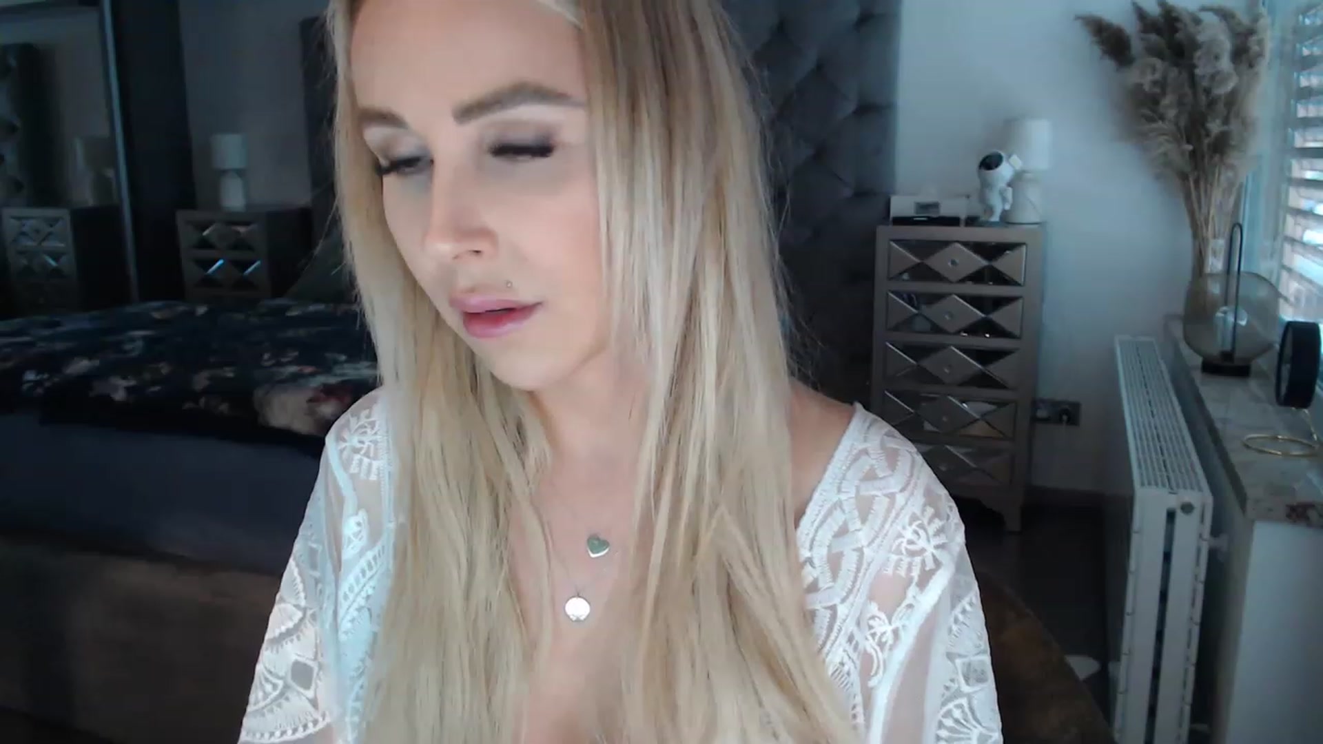 Gallery image thumbnail from CocoMia's myfreecams stream on, 05/17/2023, 12:26 image 10 of 20