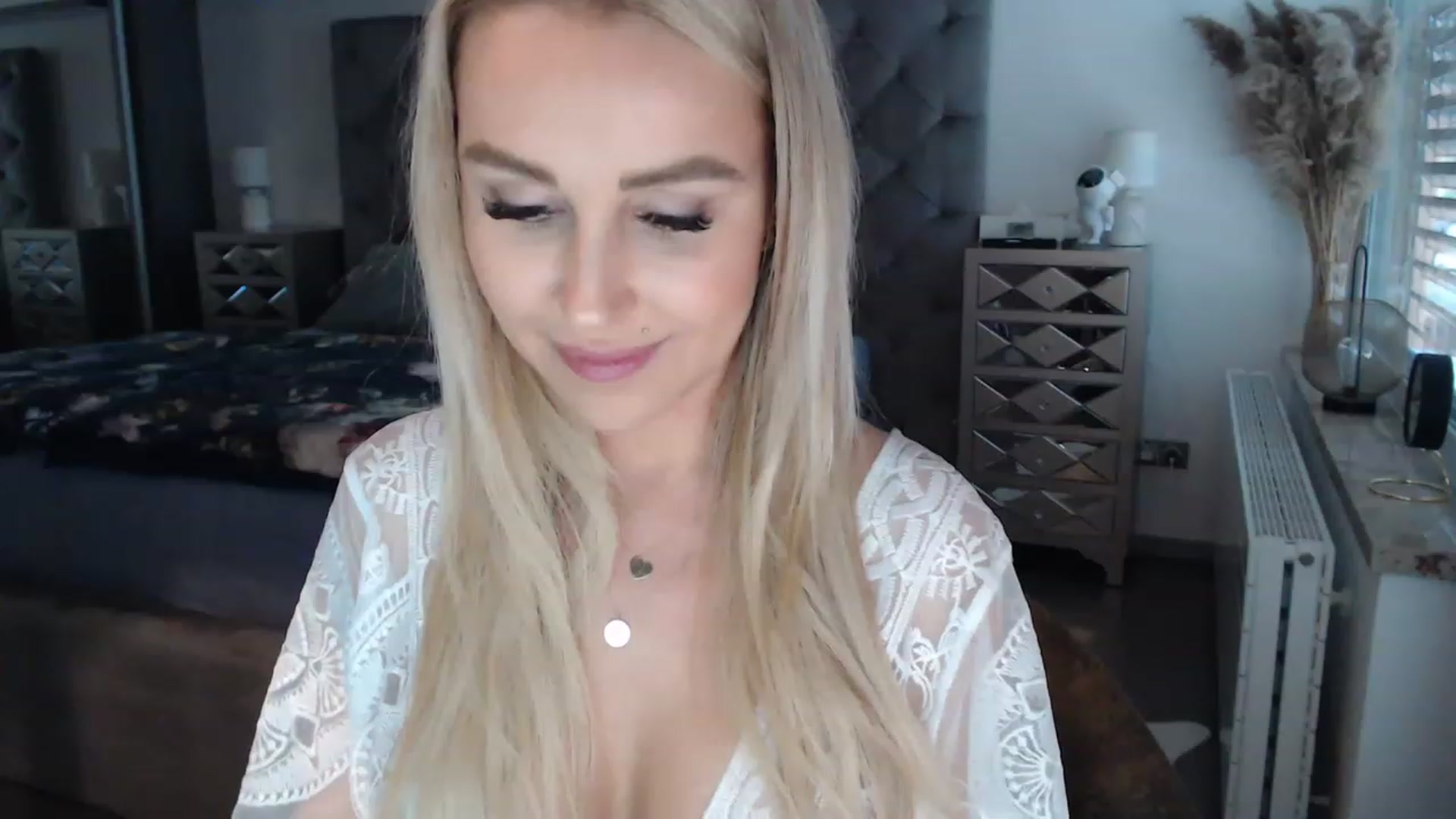 Gallery image thumbnail from CocoMia's myfreecams stream on, 05/17/2023, 12:26 image 5 of 20