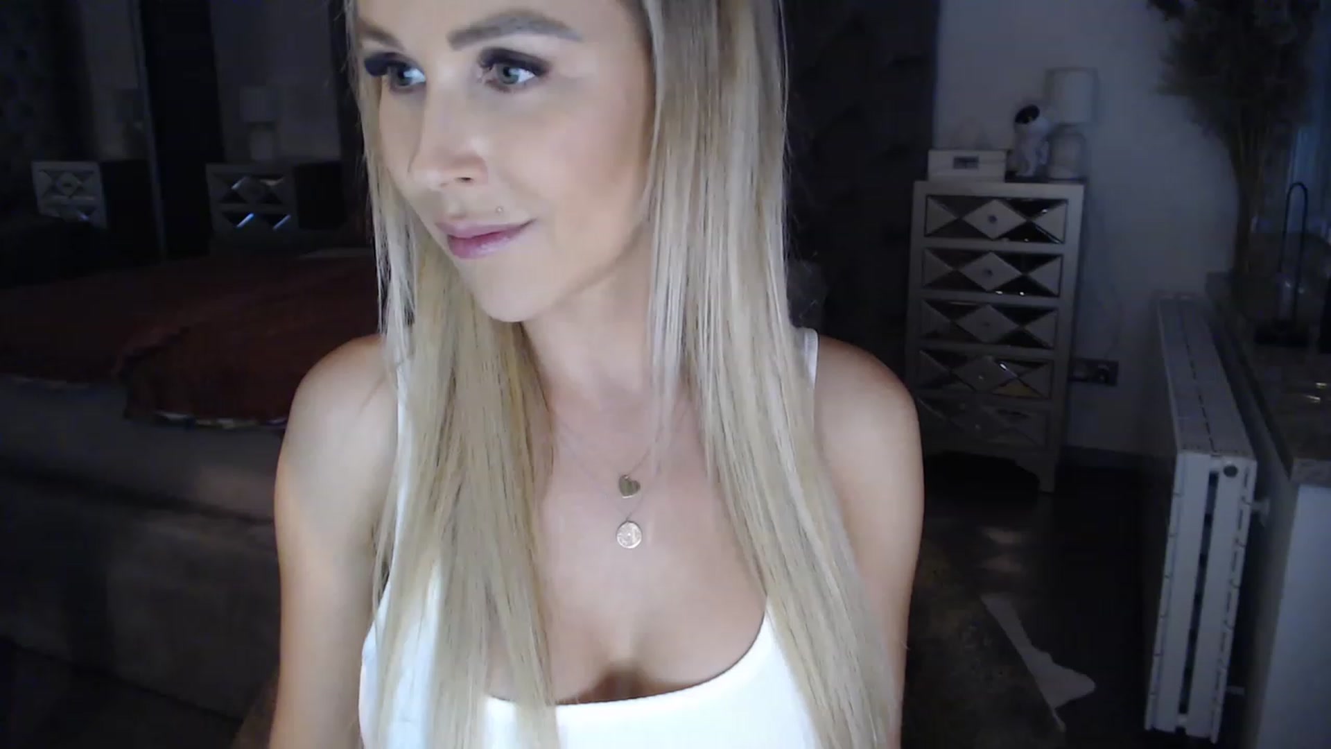 Gallery image thumbnail from CocoMia's myfreecams stream on, 05/23/2023, 12:33 image 18 of 20