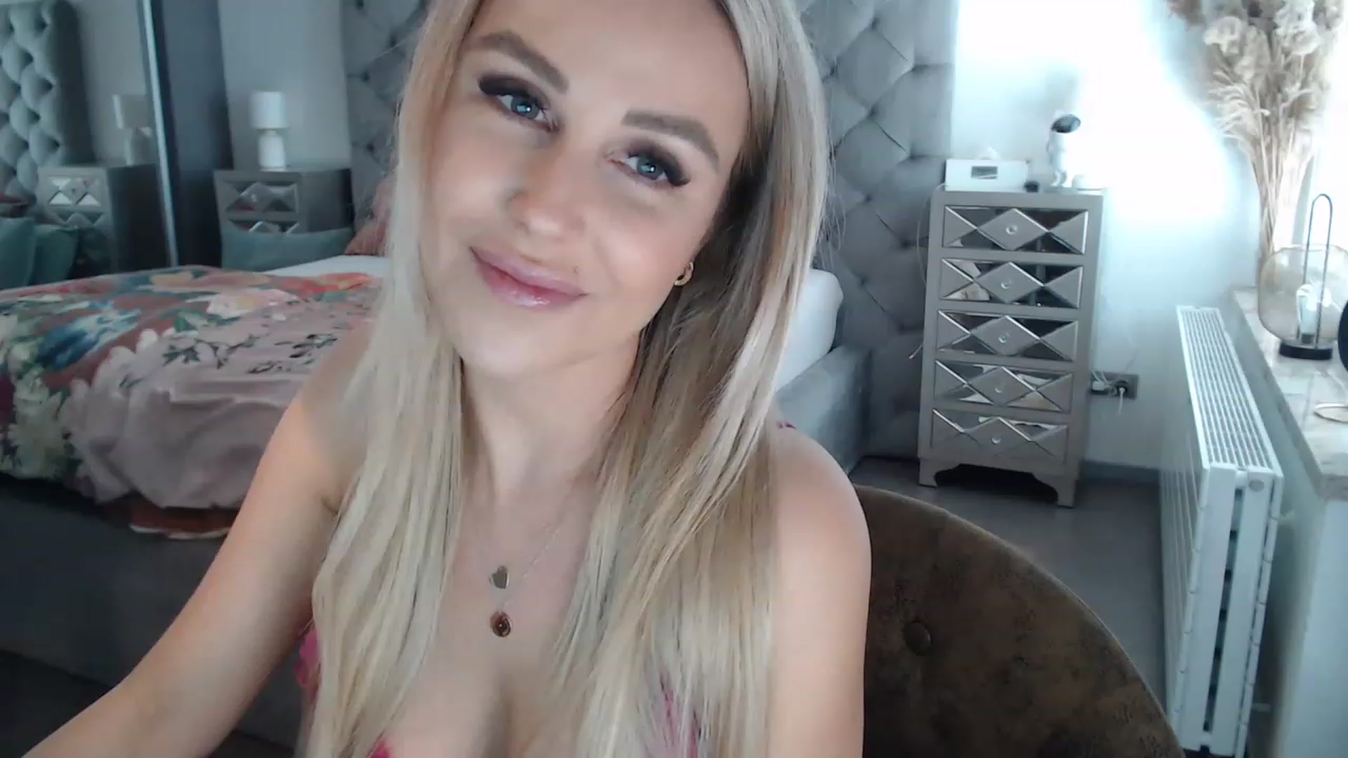 Gallery image thumbnail from CocoMia's myfreecams stream on, 05/24/2023, 12:29 image 3 of 20