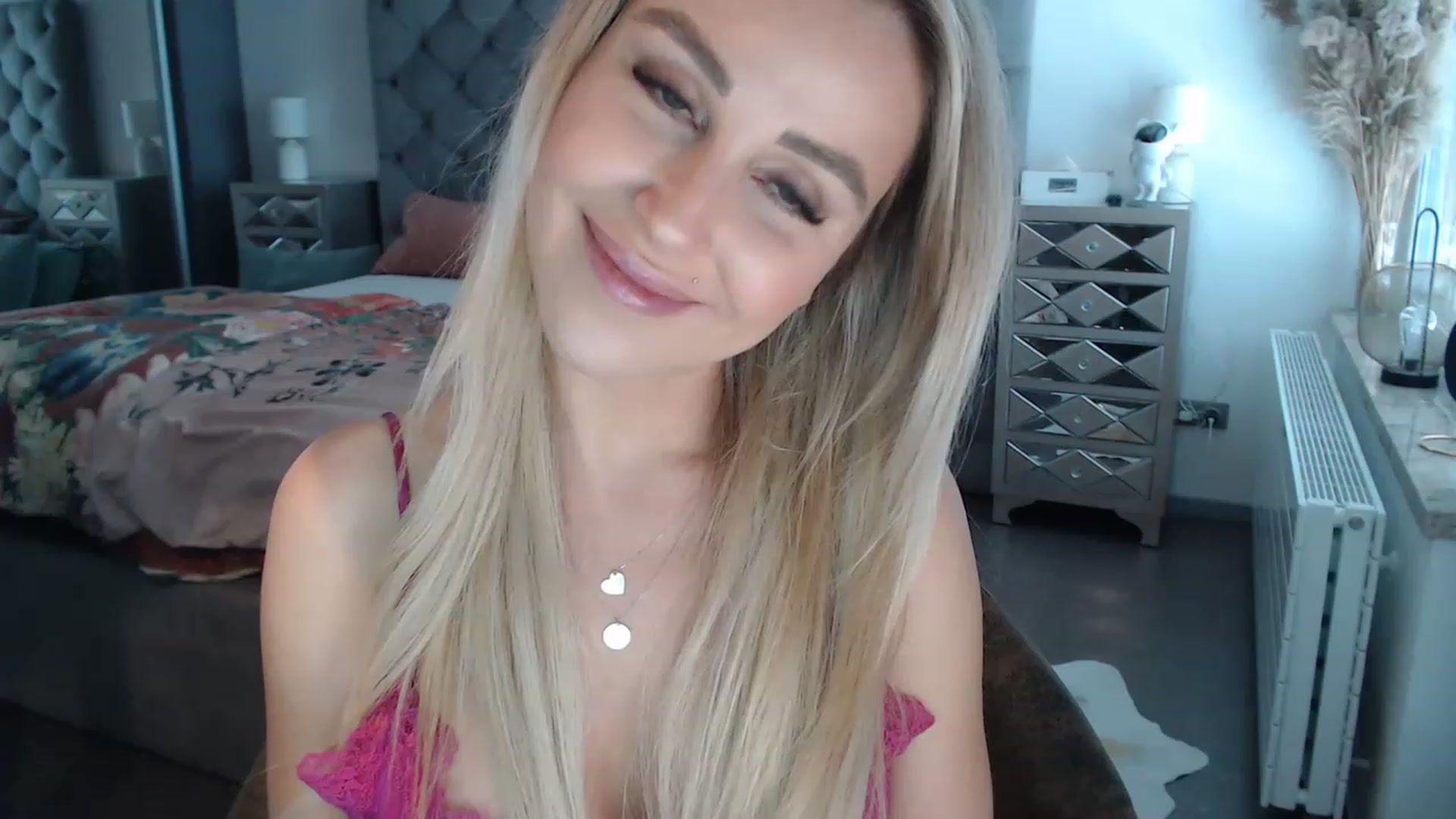 Gallery image thumbnail from CocoMia's myfreecams stream on, 05/24/2023, 12:29 image 20 of 20