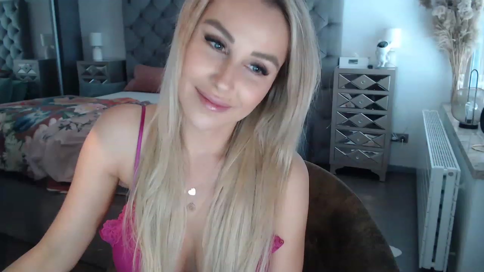Gallery image thumbnail from CocoMia's myfreecams stream on, 05/24/2023, 12:29 image 6 of 20