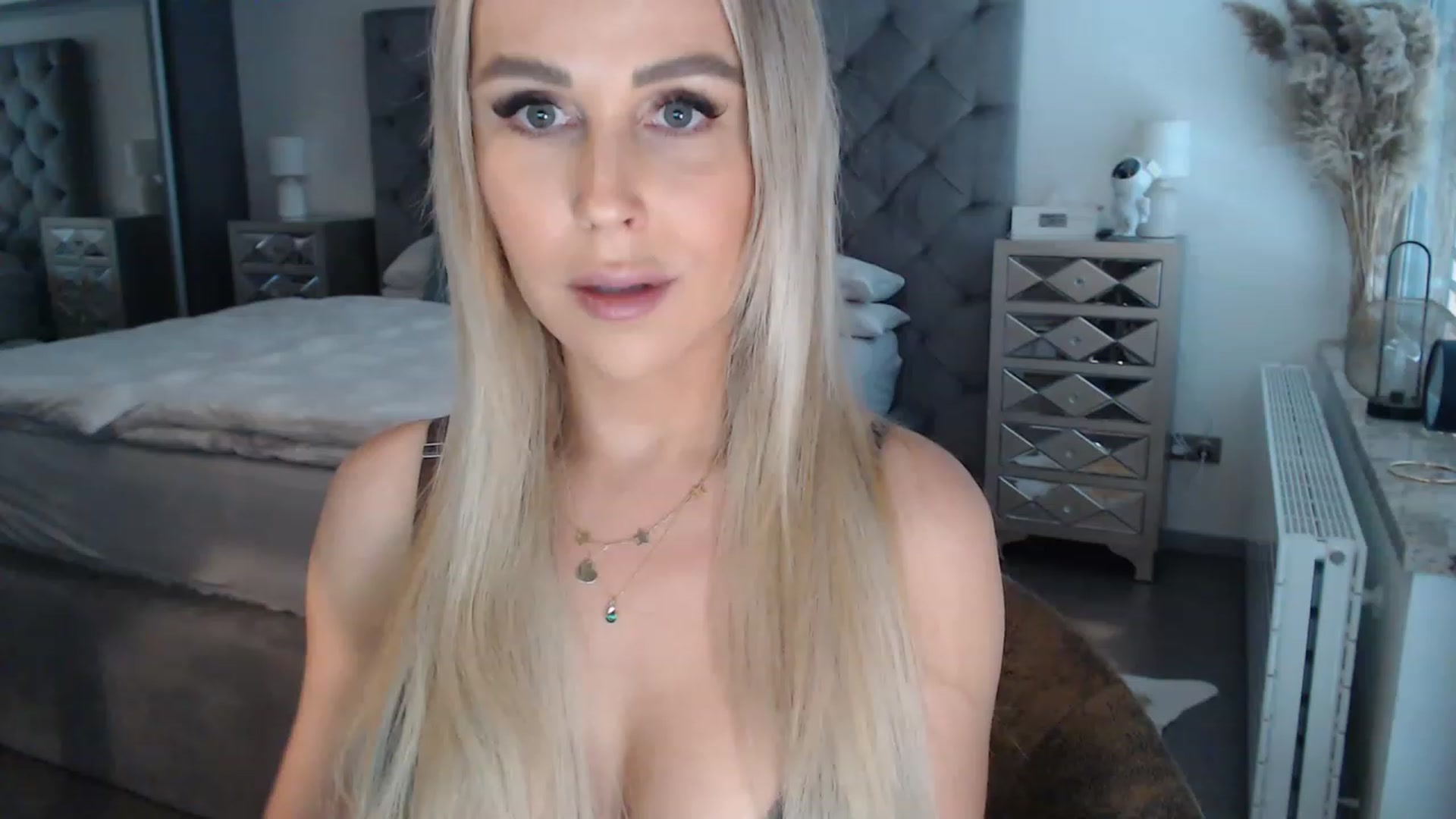 Gallery image thumbnail from CocoMia's myfreecams stream on, 06/05/2023, 08:37 image 20 of 20