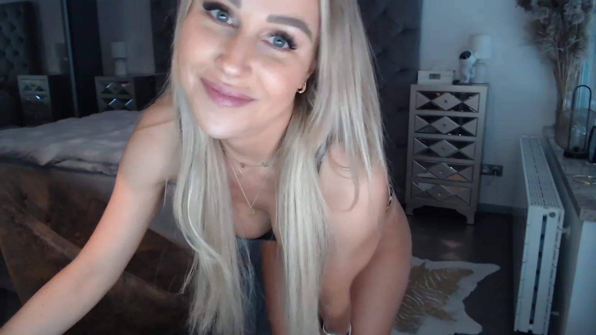 Gallery image thumbnail from CocoMia's myfreecams stream on, 06/05/2023, 12:31 image 12 of 20