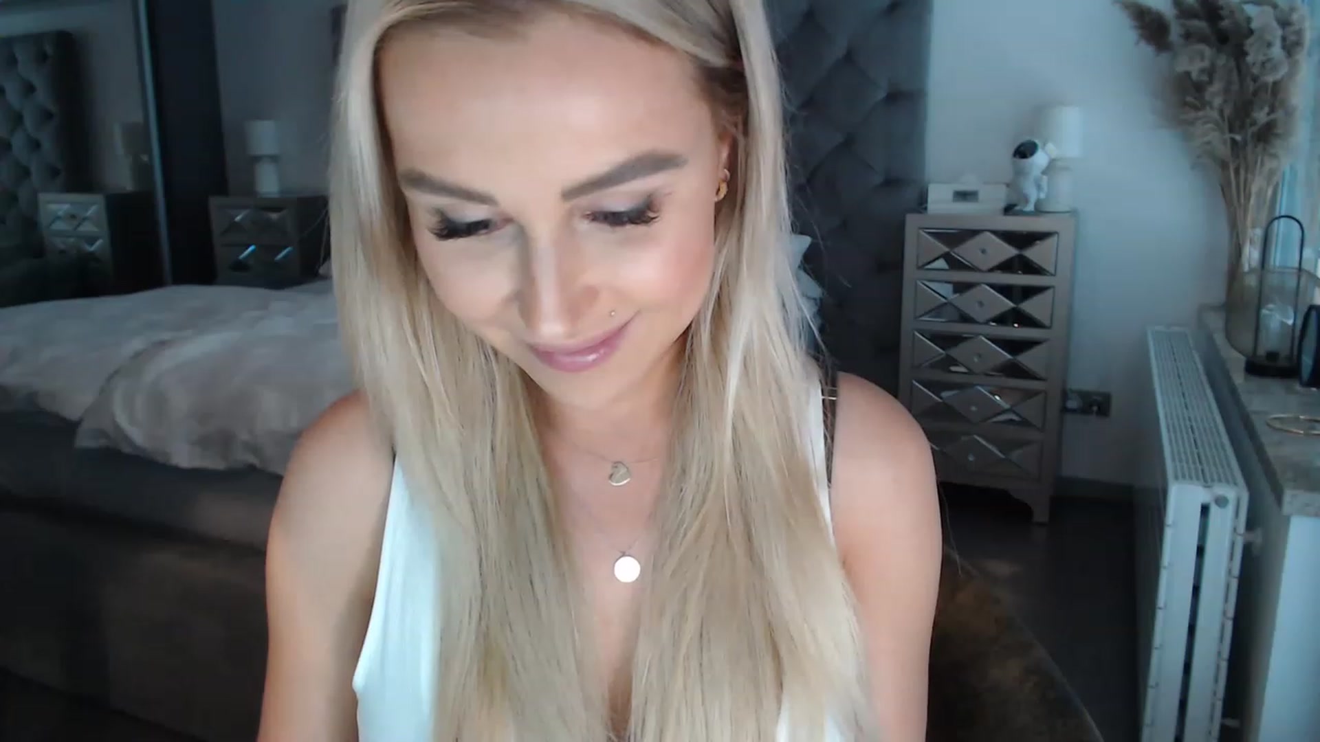 Gallery image thumbnail from CocoMia's myfreecams stream on, 06/06/2023, 12:34 image 4 of 20