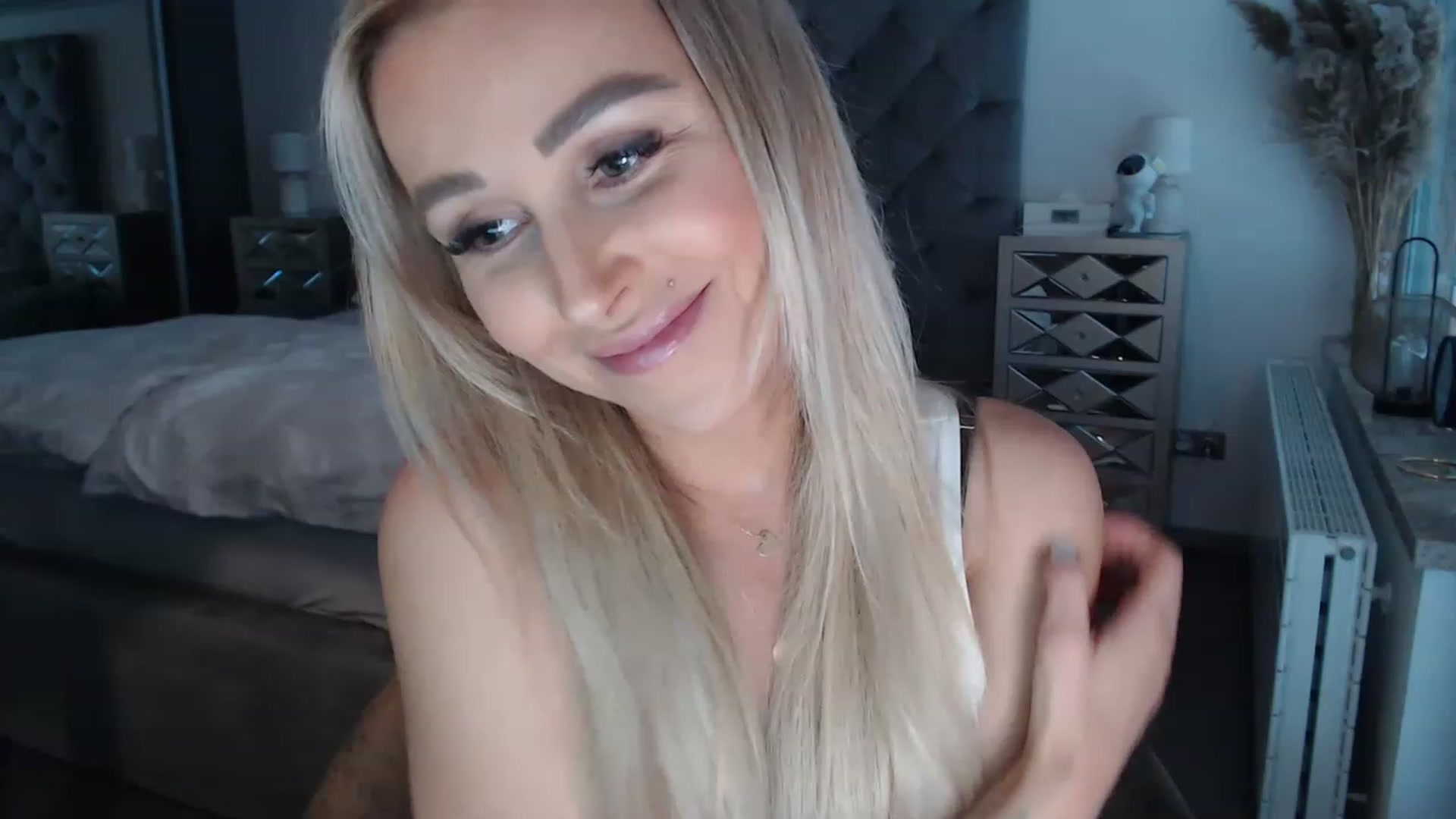 Gallery image thumbnail from CocoMia's myfreecams stream on, 06/06/2023, 12:34 image 7 of 20