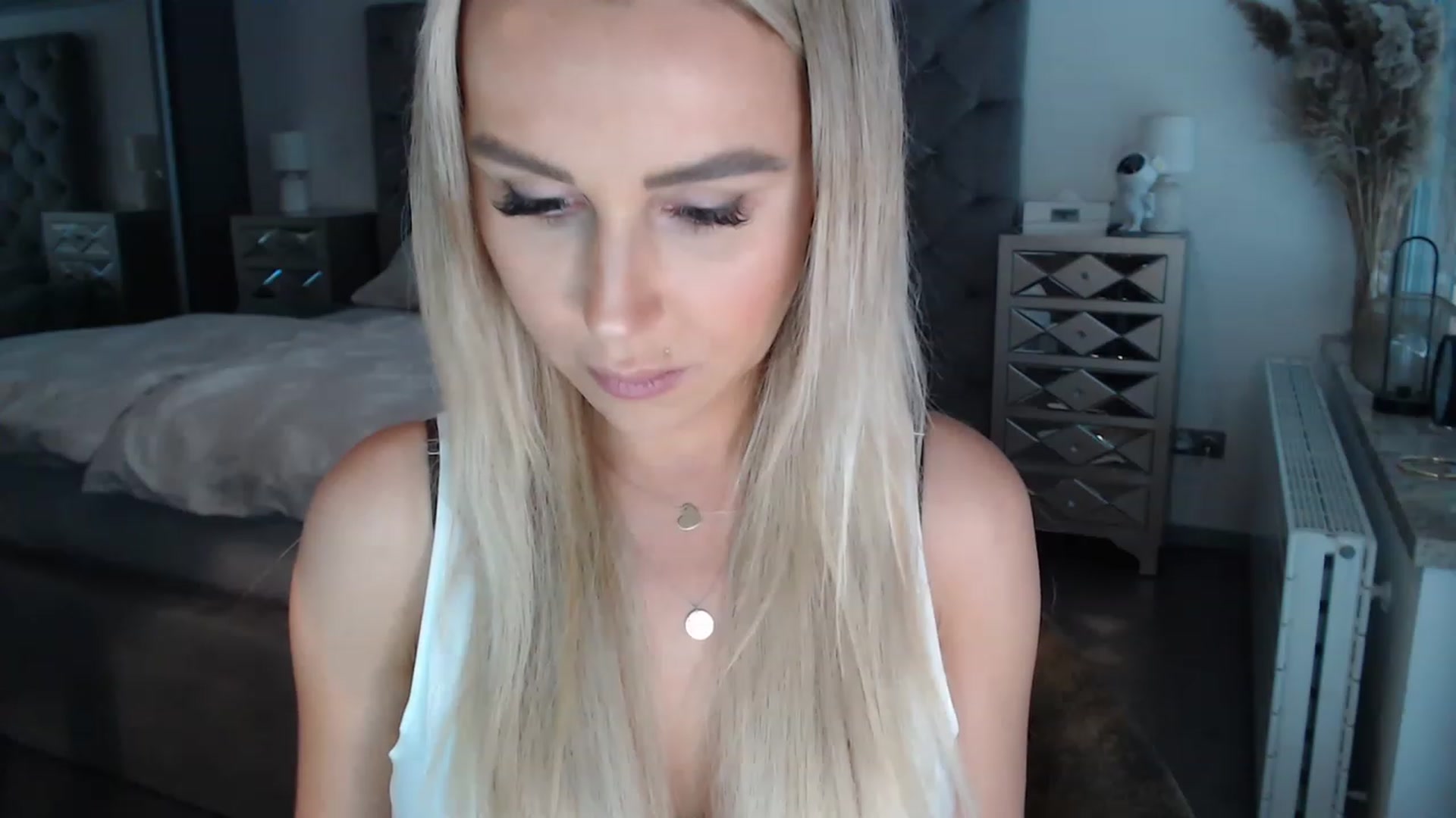 Gallery image thumbnail from CocoMia's myfreecams stream on, 06/06/2023, 12:34 image 18 of 20