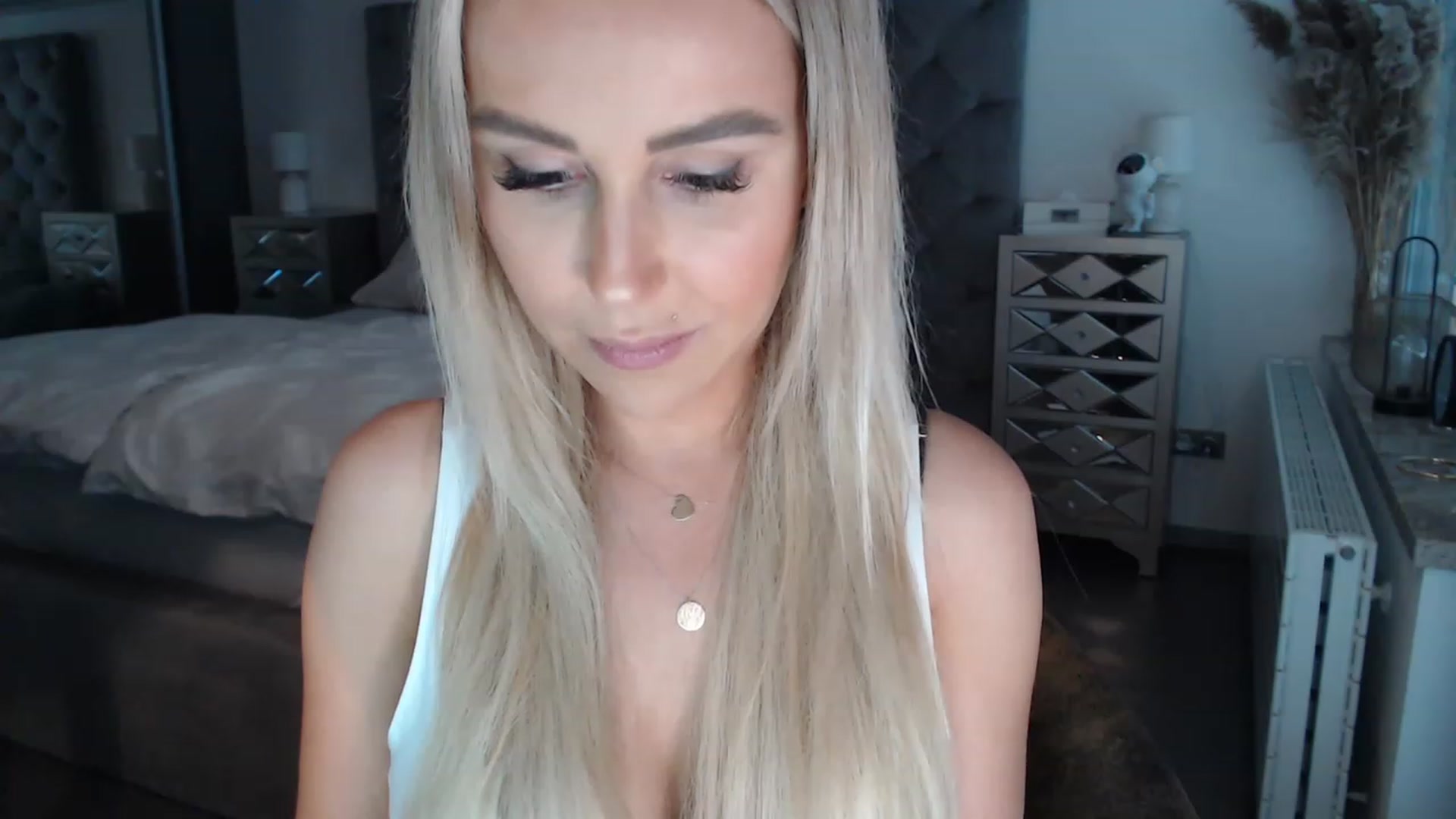 Gallery image thumbnail from CocoMia's myfreecams stream on, 06/06/2023, 12:34 image 14 of 20
