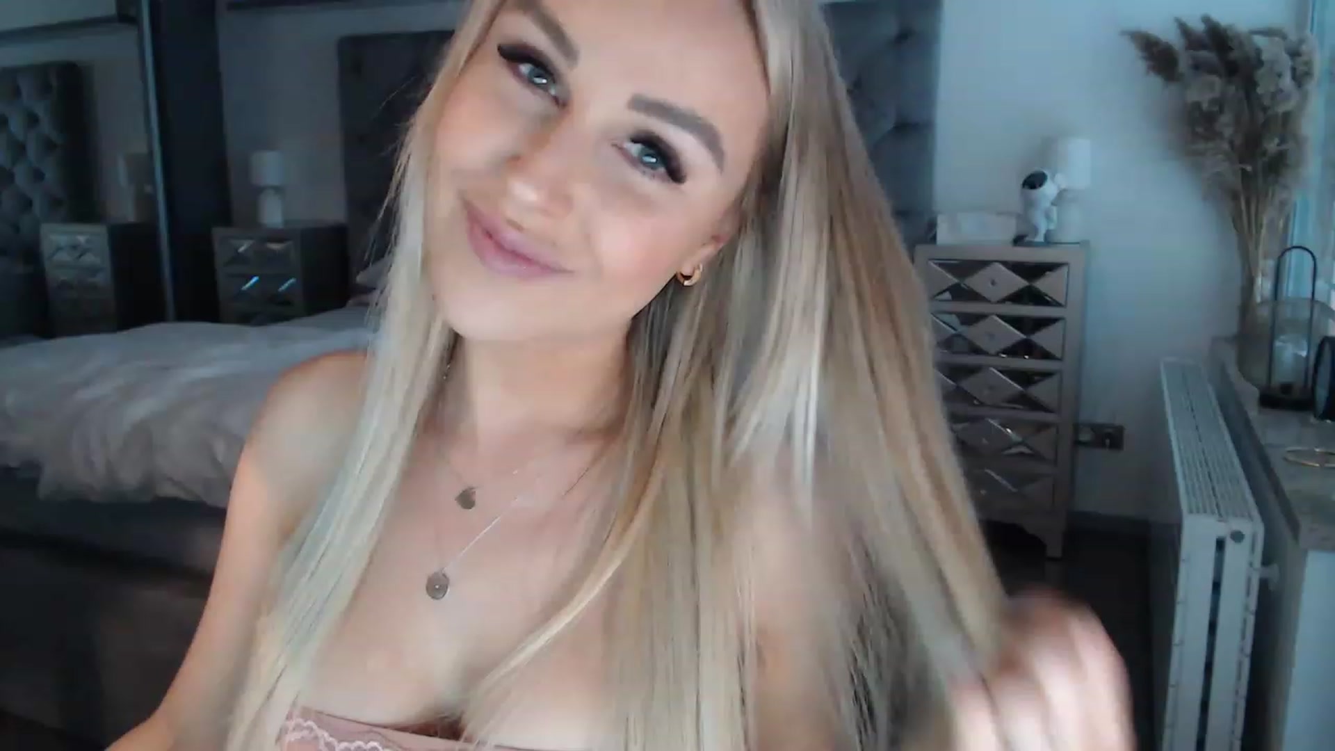 Gallery image thumbnail from CocoMia's myfreecams stream on, 06/07/2023, 12:30 image 17 of 20