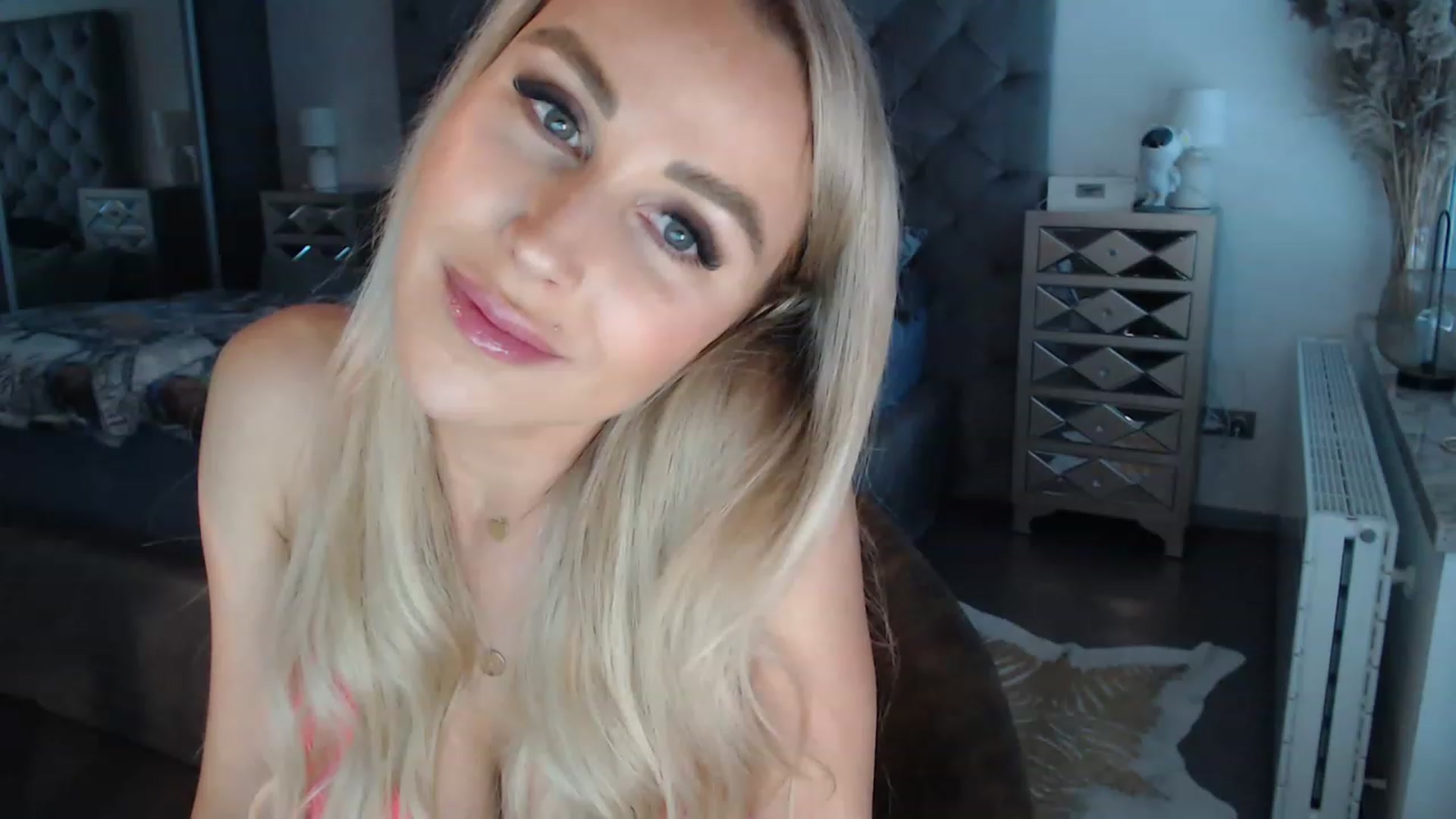 Gallery image thumbnail from CocoMia's myfreecams stream on, 06/21/2023, 07:30 image 8 of 20