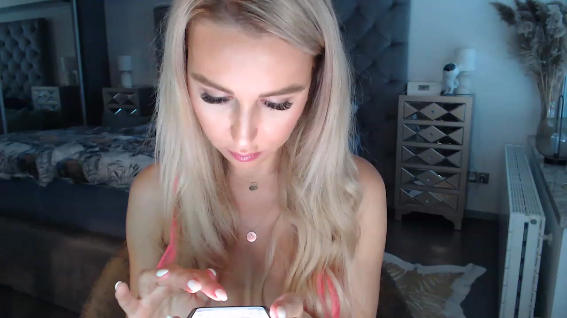 Gallery image thumbnail from CocoMia's myfreecams stream on, 06/21/2023, 07:30 image 13 of 20