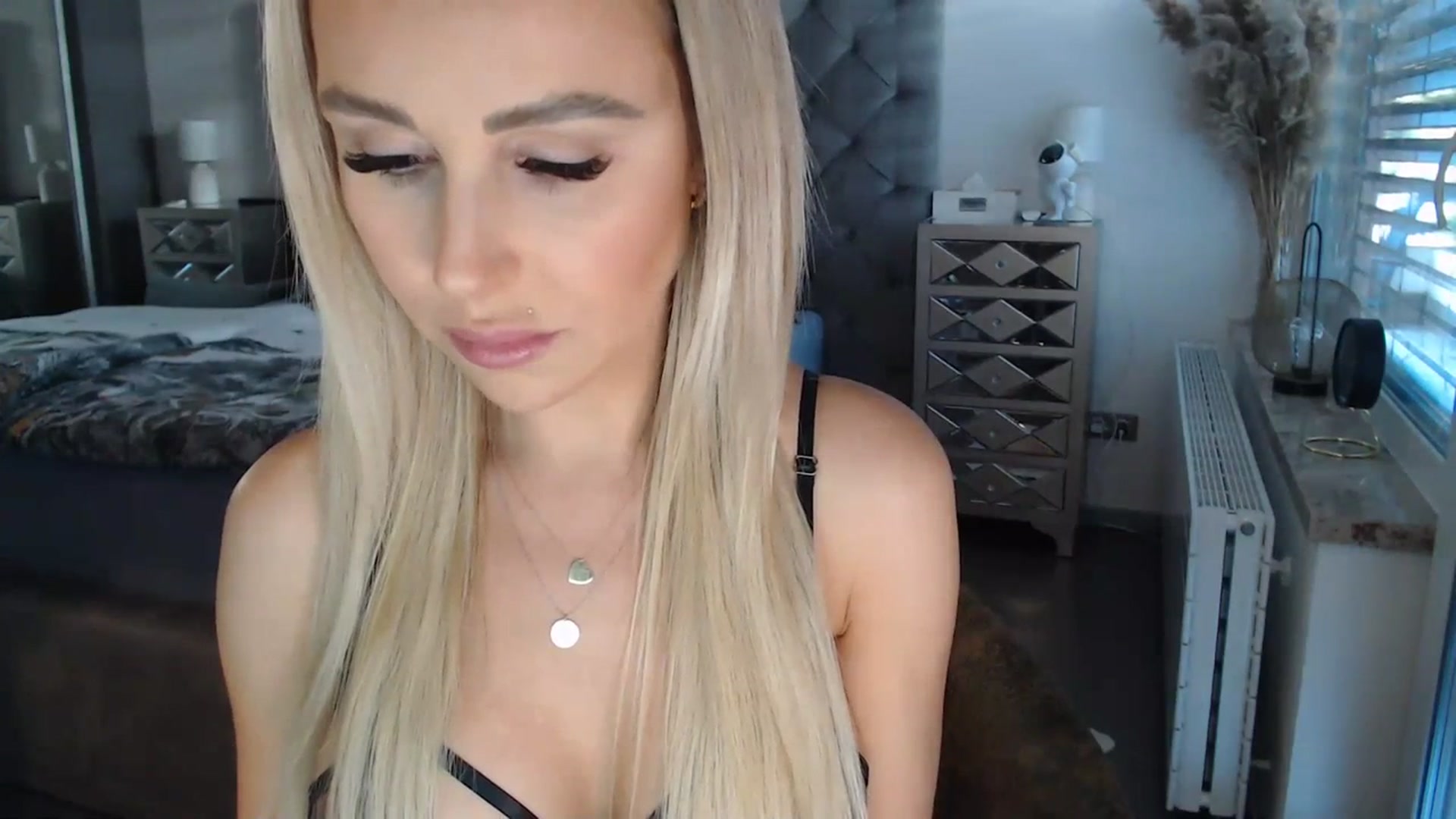 Gallery image thumbnail from CocoMia's myfreecams stream on, 06/29/2023, 07:19 image 8 of 20