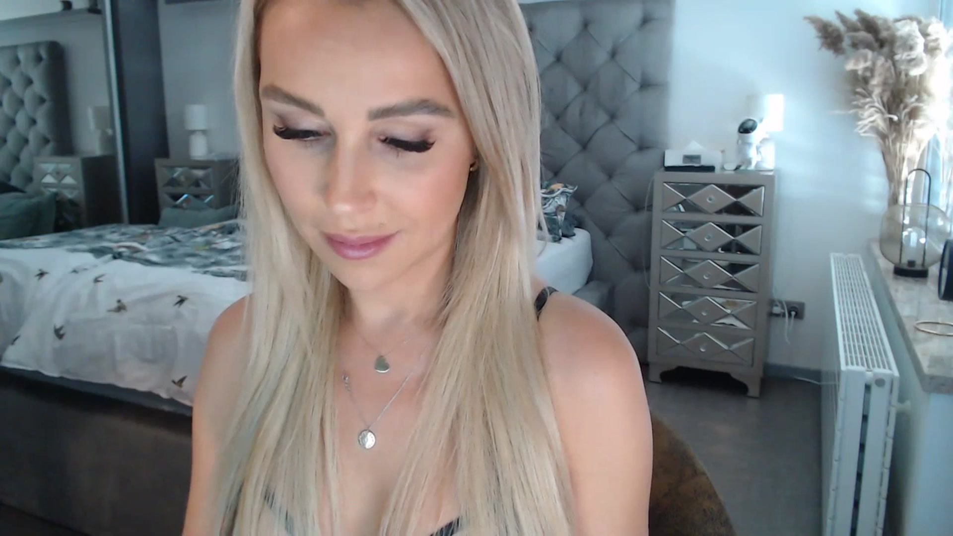 Gallery image thumbnail from CocoMia's myfreecams stream on, 07/08/2023, 09:18 image 19 of 20