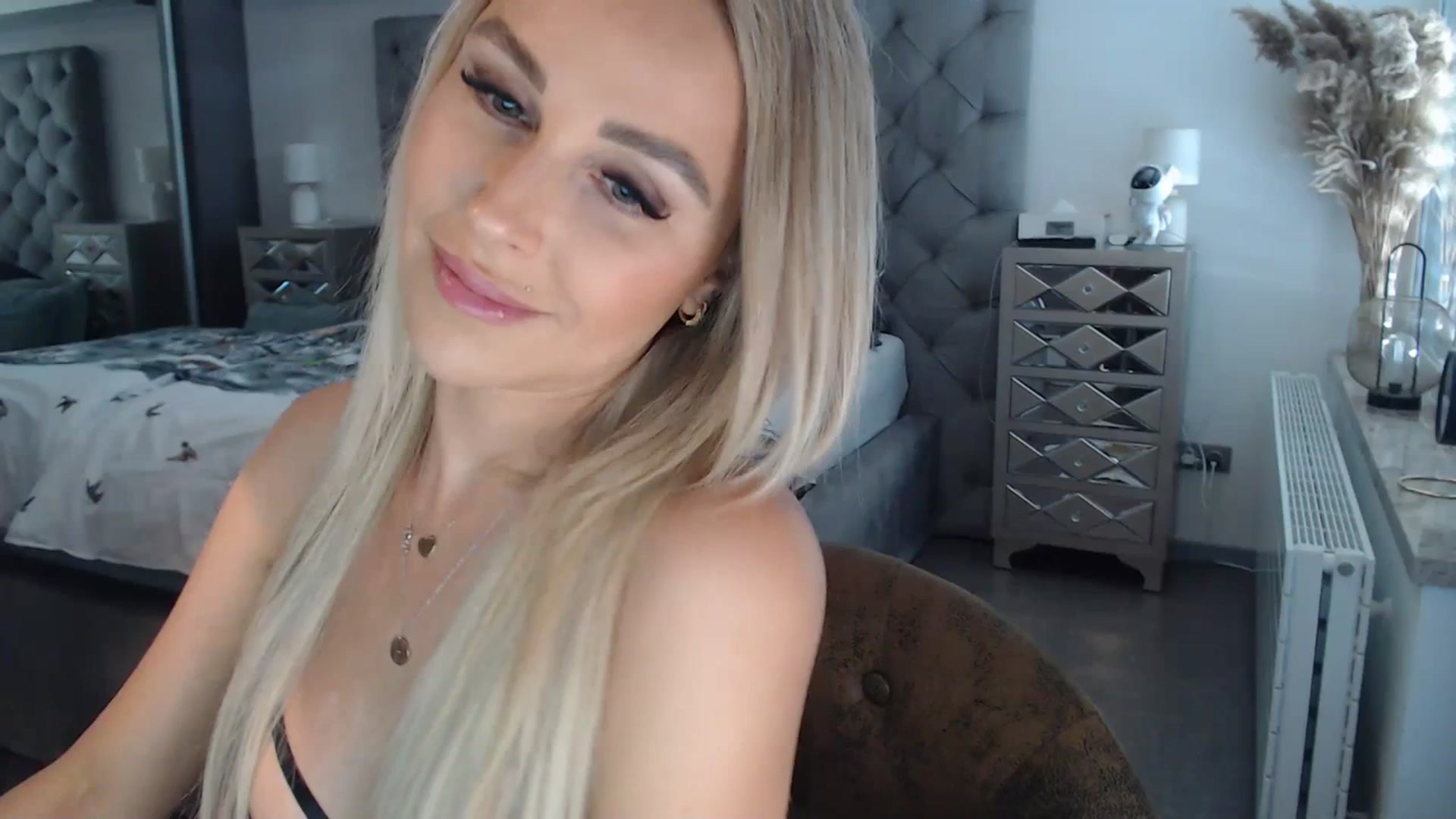 Gallery image thumbnail from CocoMia's myfreecams stream on, 07/08/2023, 09:18 image 1 of 20