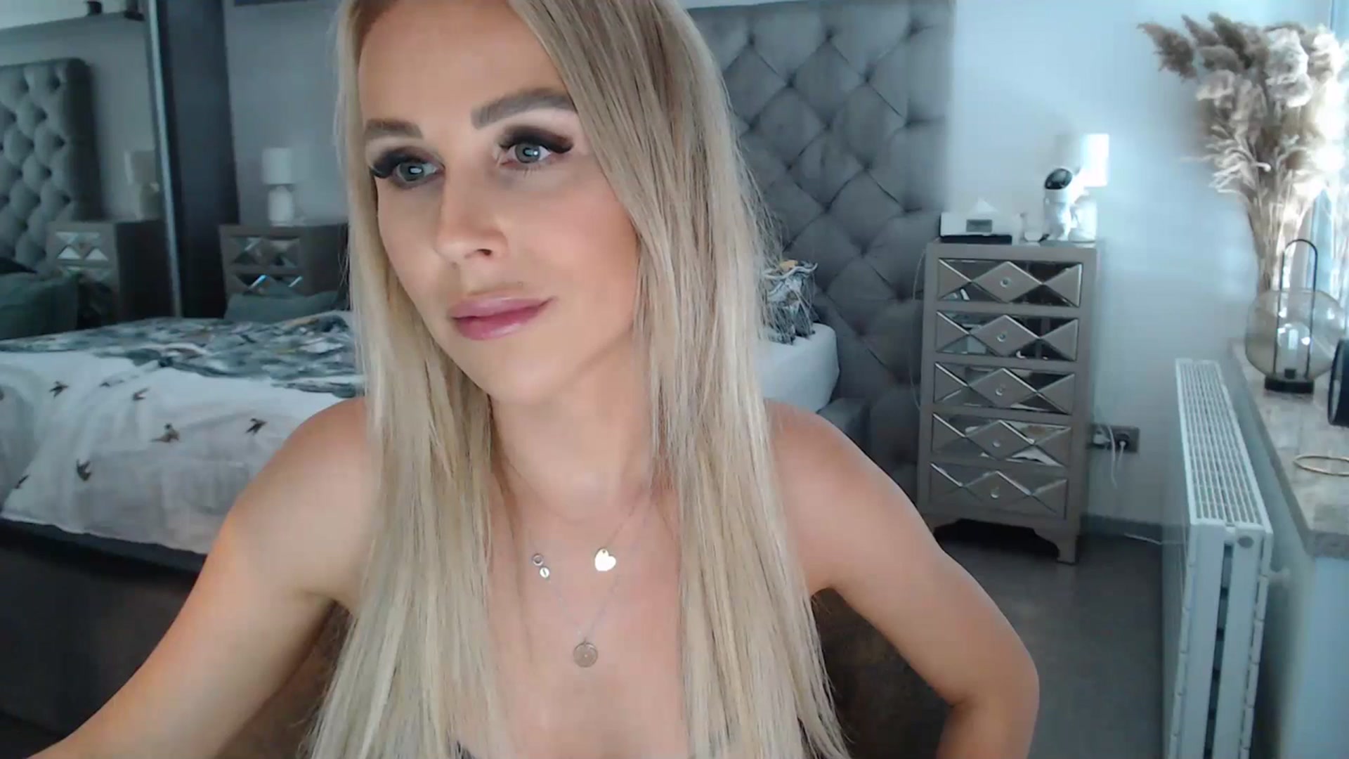 Gallery image thumbnail from CocoMia's myfreecams stream on, 07/08/2023, 09:18 image 15 of 20