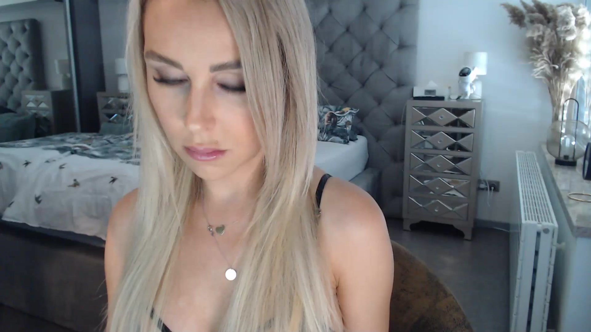 Gallery image thumbnail from CocoMia's myfreecams stream on, 07/08/2023, 09:18 image 5 of 20