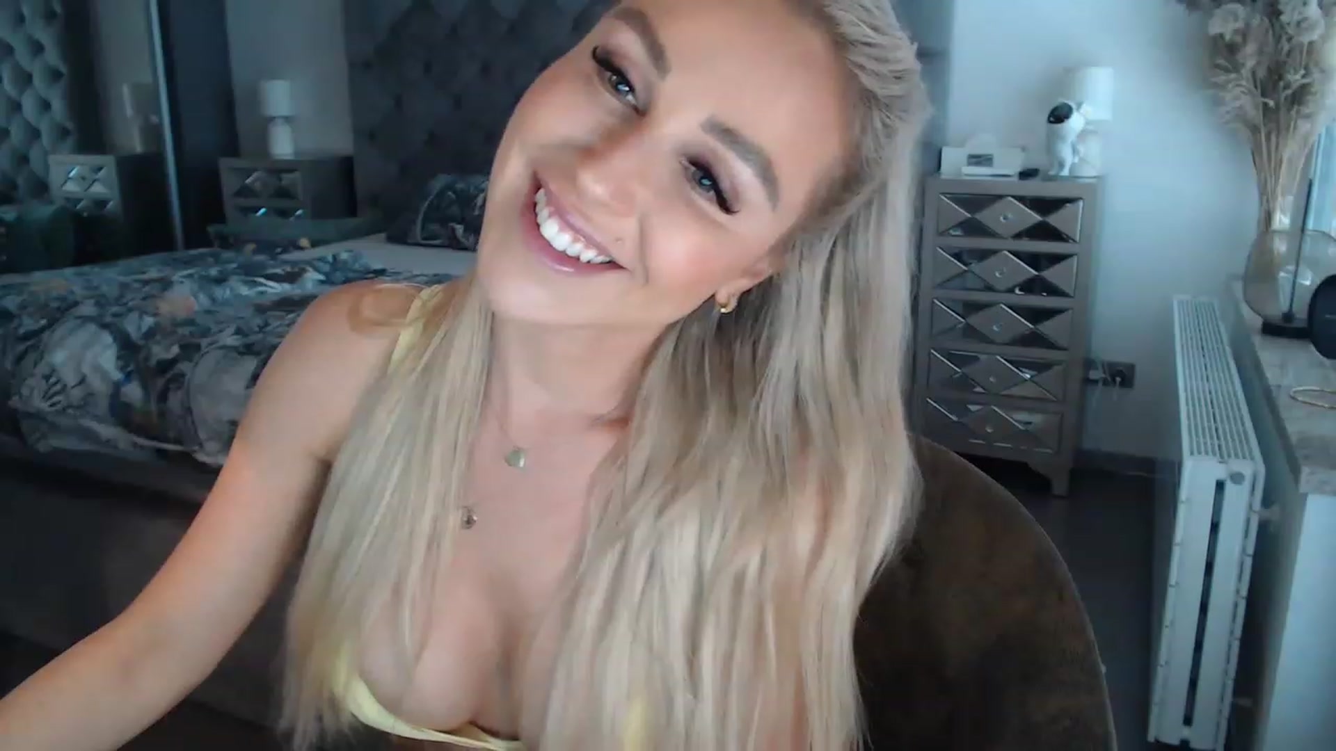 Gallery image thumbnail from CocoMia's myfreecams stream on, 07/25/2023, 12:38 image 3 of 20