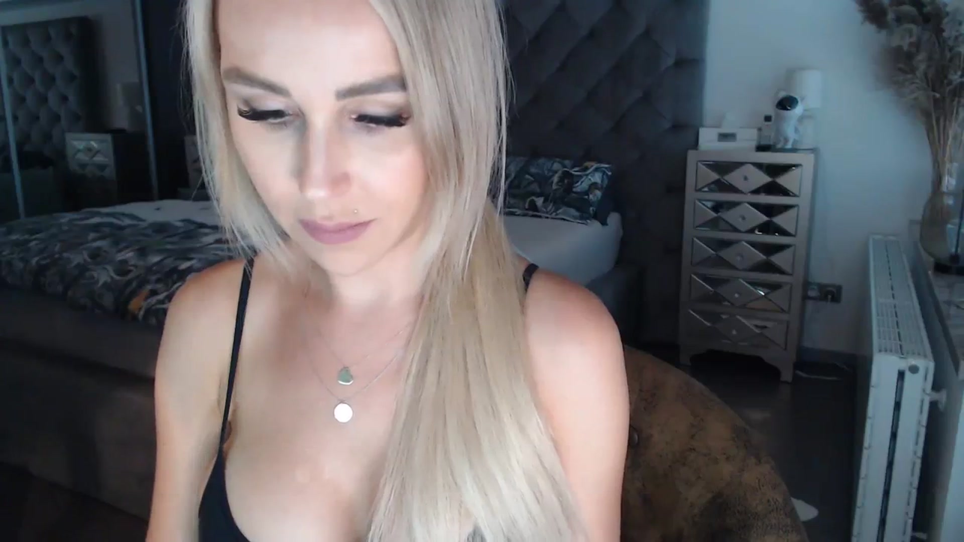 Gallery image thumbnail from CocoMia's myfreecams stream on, 08/01/2023, 10:33 image 2 of 20