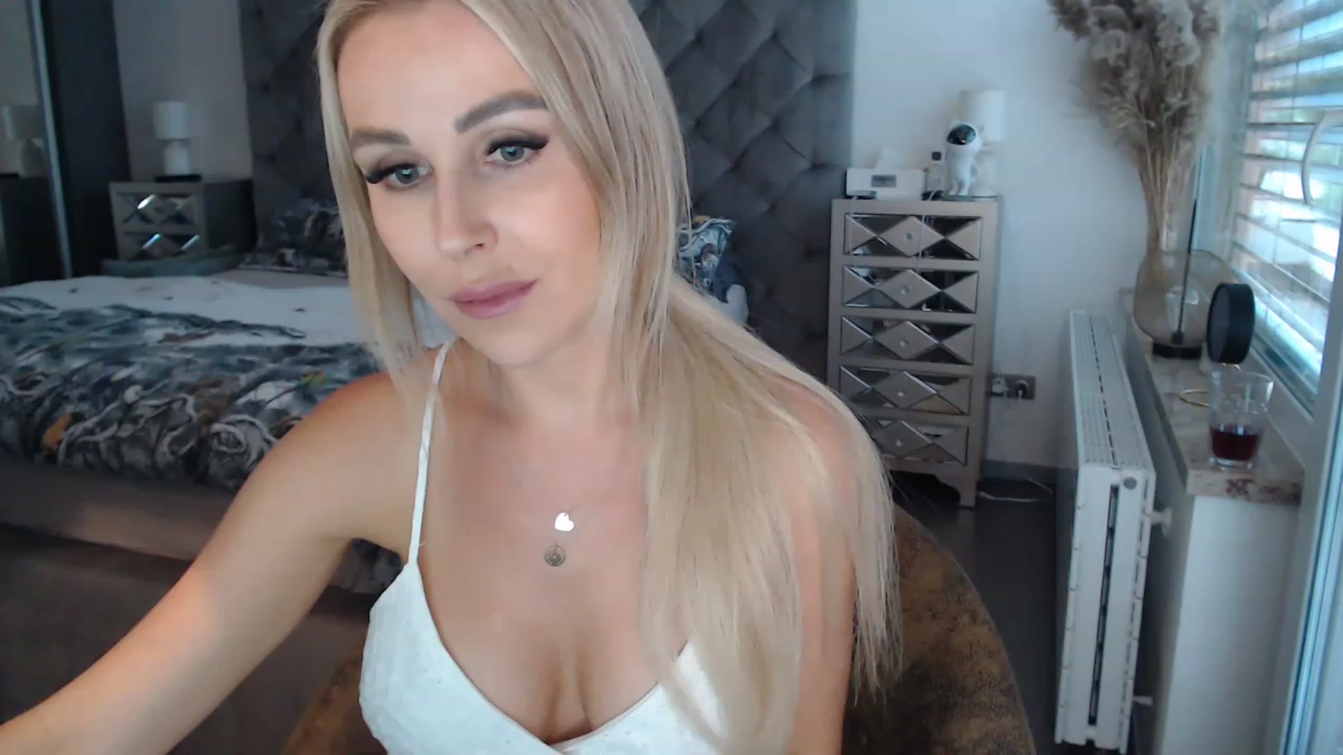 Gallery image thumbnail from CocoMia's myfreecams stream on, 08/01/2023, 11:47 image 17 of 20