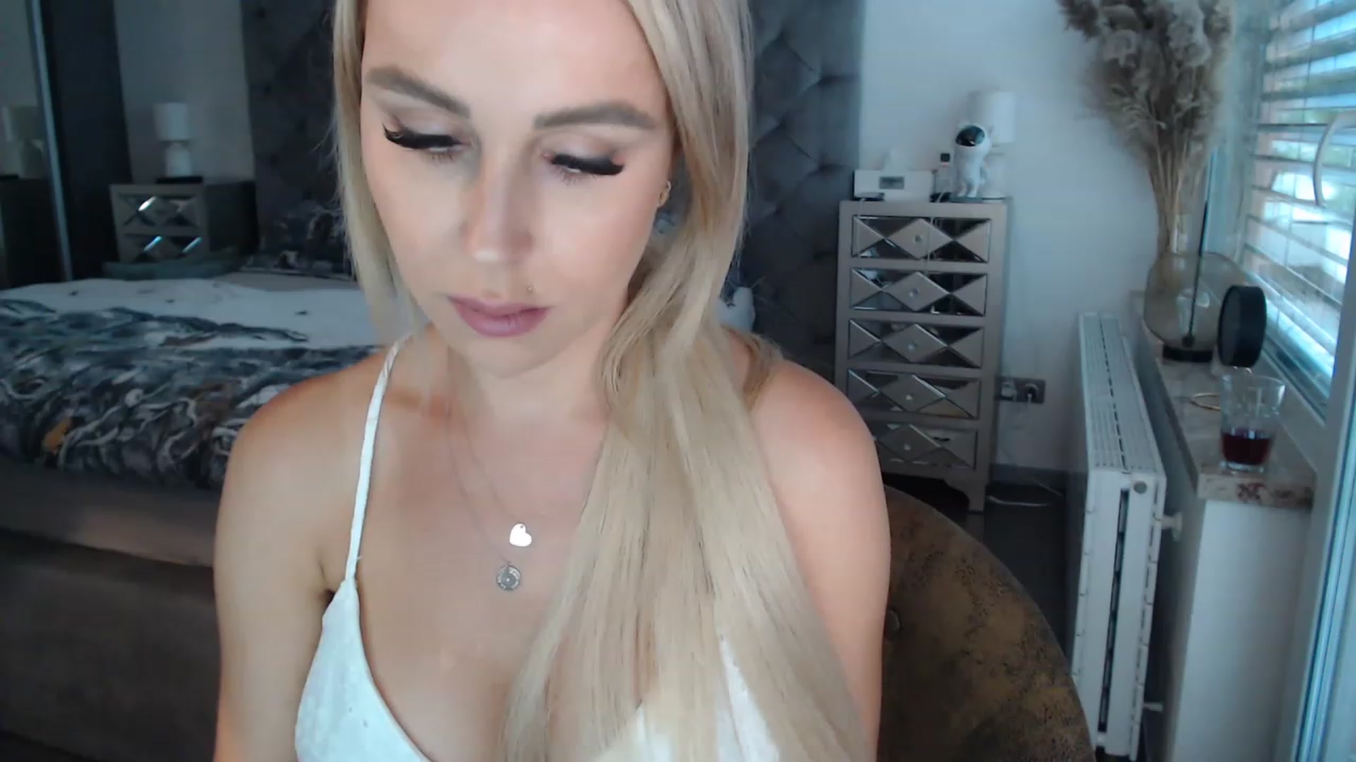 Gallery image thumbnail from CocoMia's myfreecams stream on, 08/01/2023, 11:47 image 11 of 20