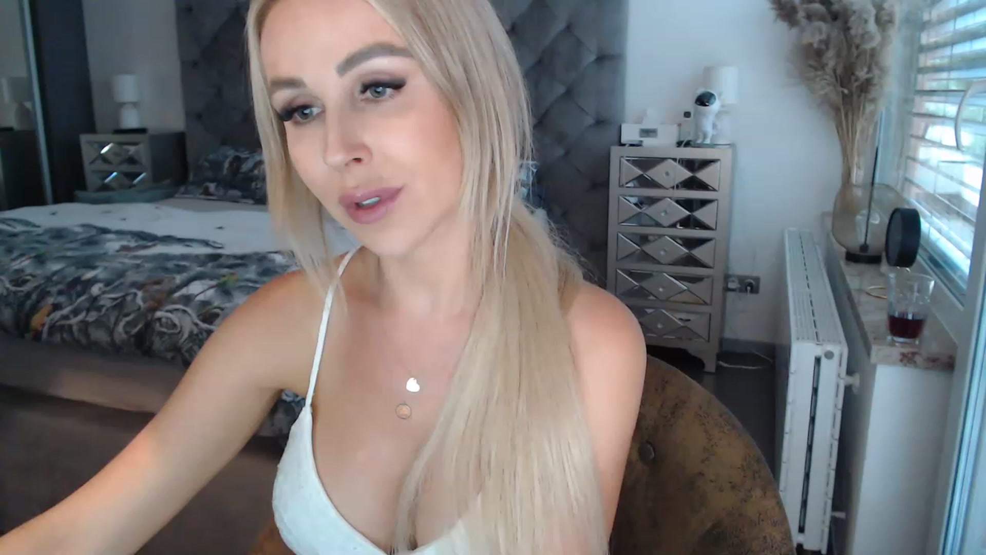 Gallery image thumbnail from CocoMia's myfreecams stream on, 08/01/2023, 11:47 image 9 of 20