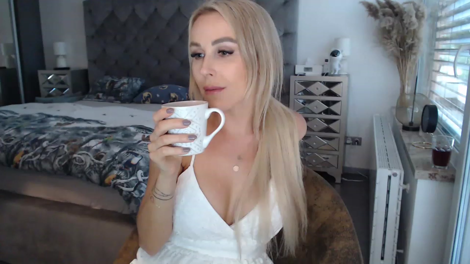 Gallery image thumbnail from CocoMia's myfreecams stream on, 08/01/2023, 11:47 image 1 of 20