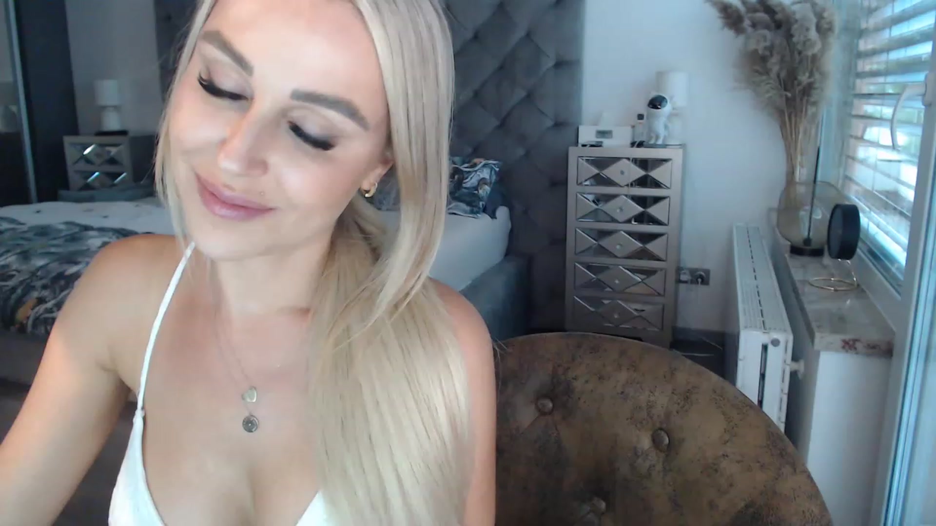 Gallery image thumbnail from CocoMia's myfreecams stream on, 08/01/2023, 12:32 image 5 of 20