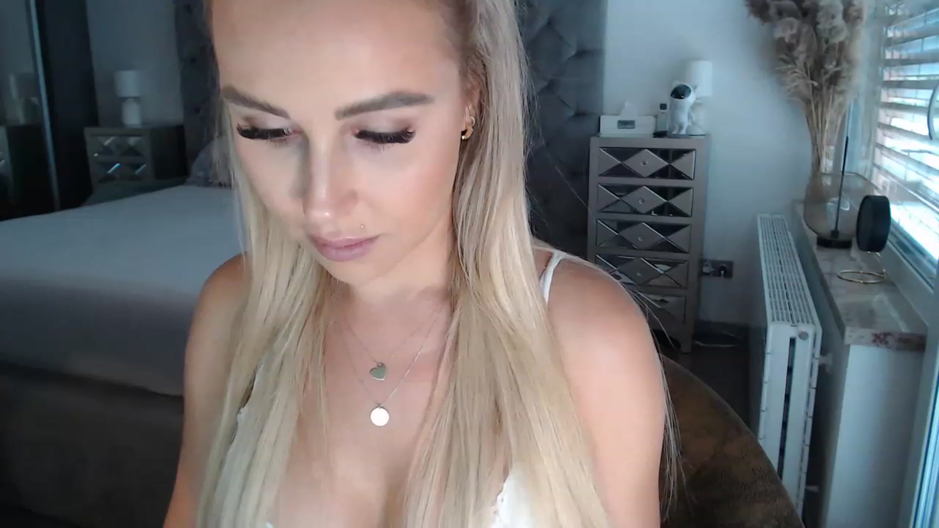 Gallery image thumbnail from CocoMia's myfreecams stream on, 08/04/2023, 12:42 image 13 of 20