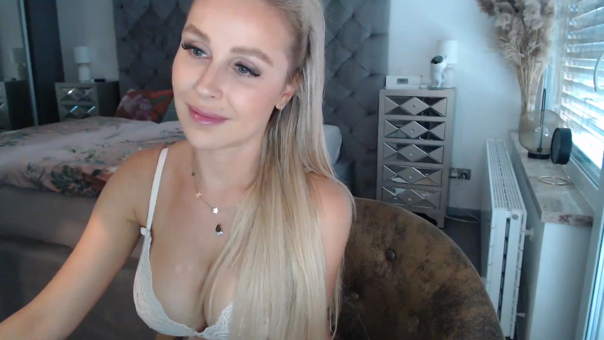 Gallery image thumbnail from CocoMia's myfreecams stream on, 09/04/2023, 11:39 image 2 of 20