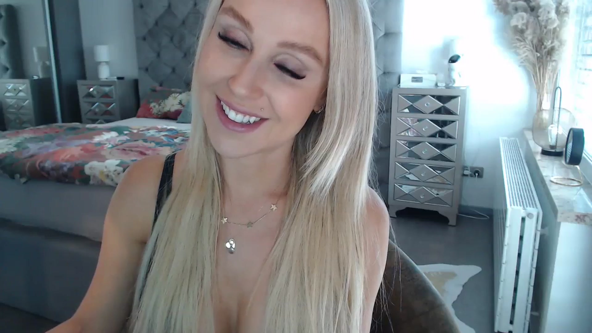 Gallery image thumbnail from CocoMia's myfreecams stream on, 09/06/2023, 12:03 image 6 of 20
