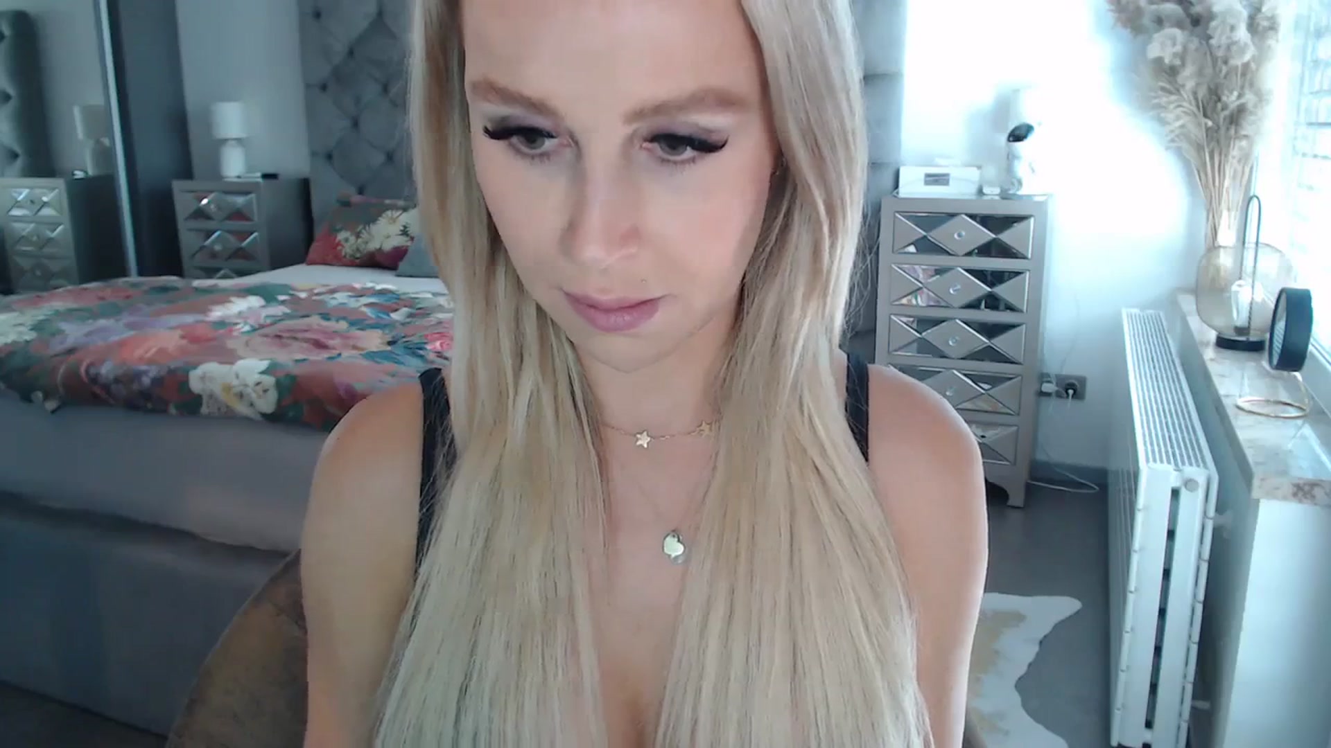 Gallery image thumbnail from CocoMia's myfreecams stream on, 09/06/2023, 12:03 image 3 of 20